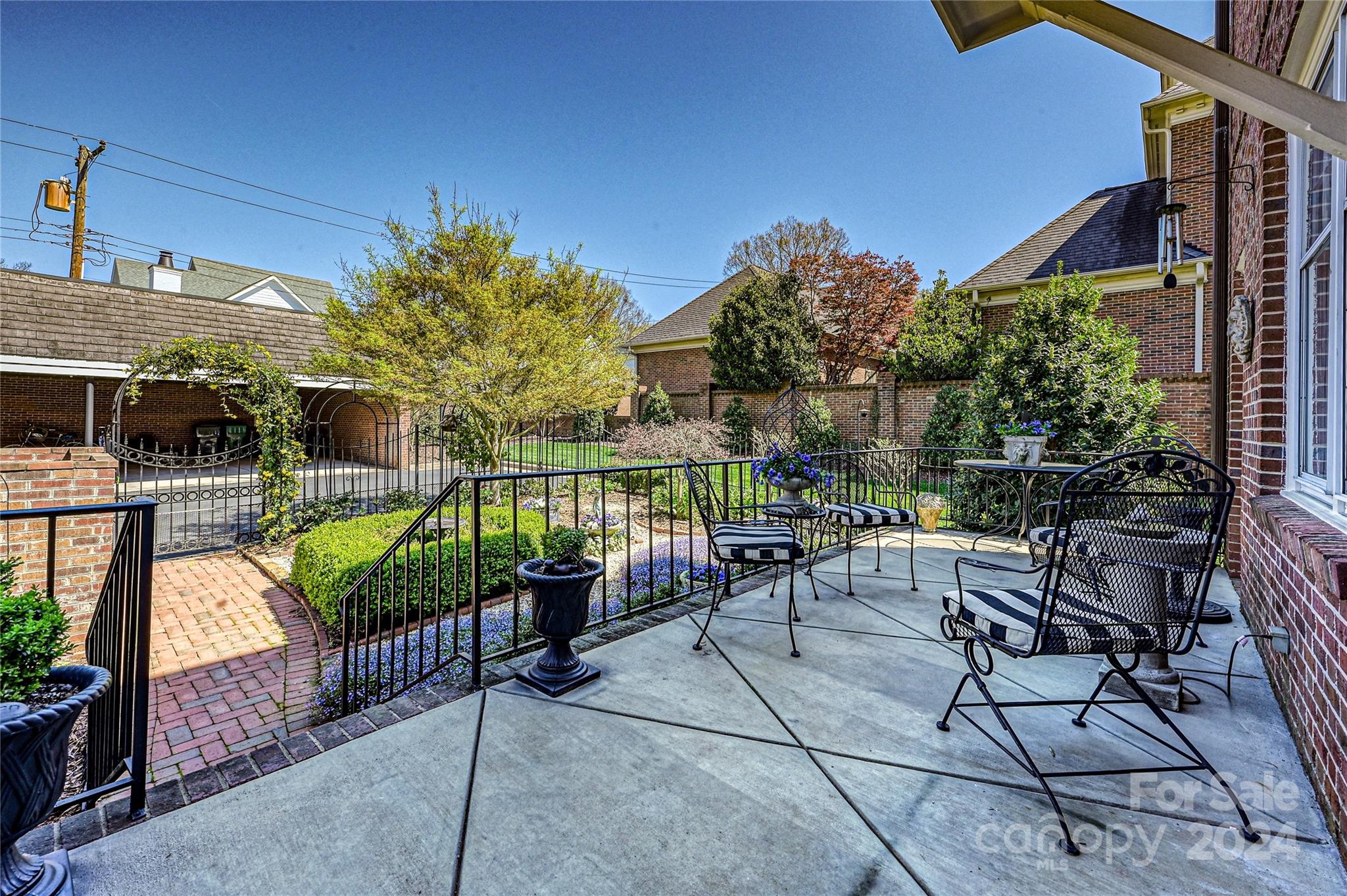 207 Perrin Place