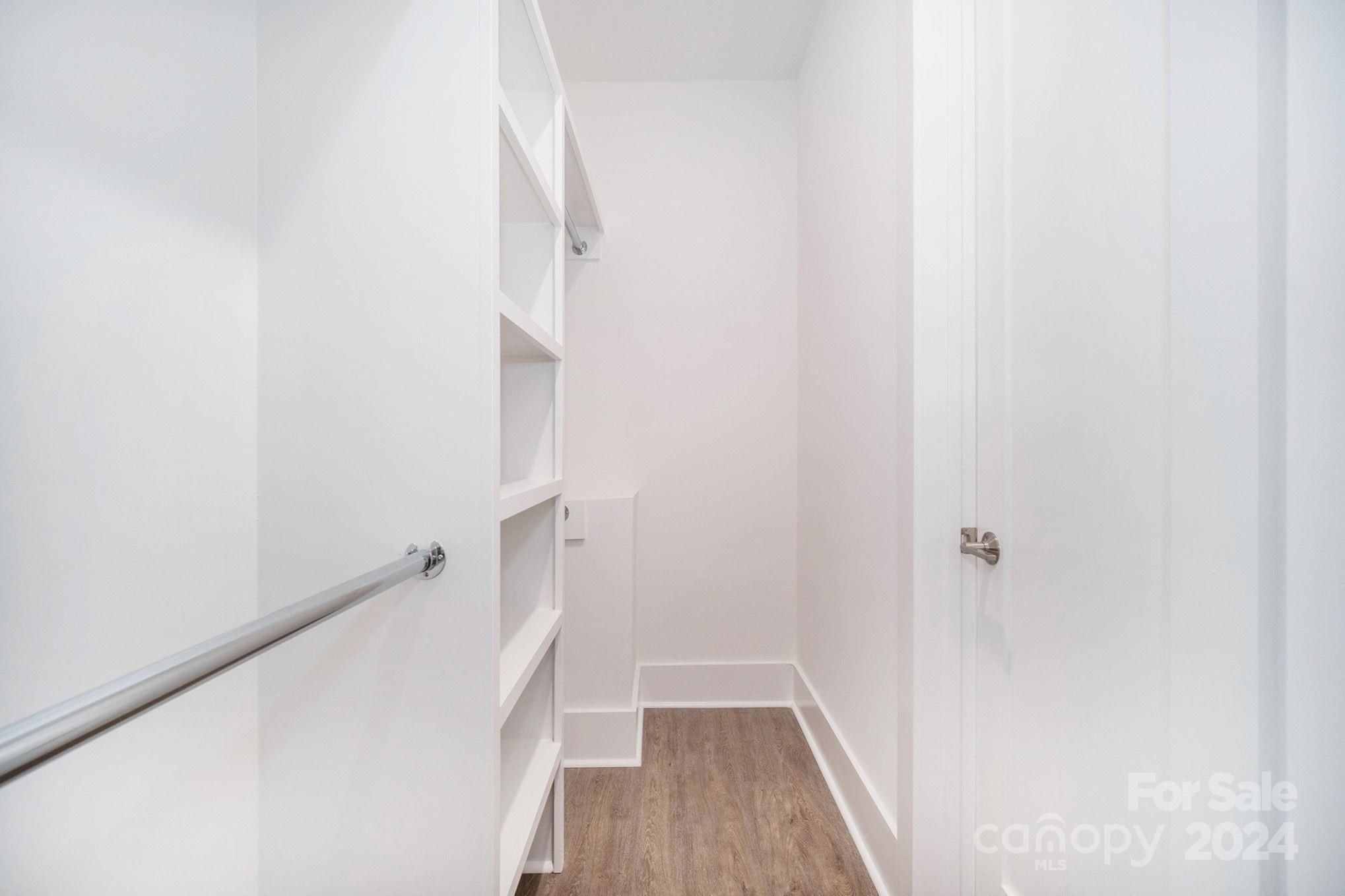 2447 Weddington Avenue Unit: 1