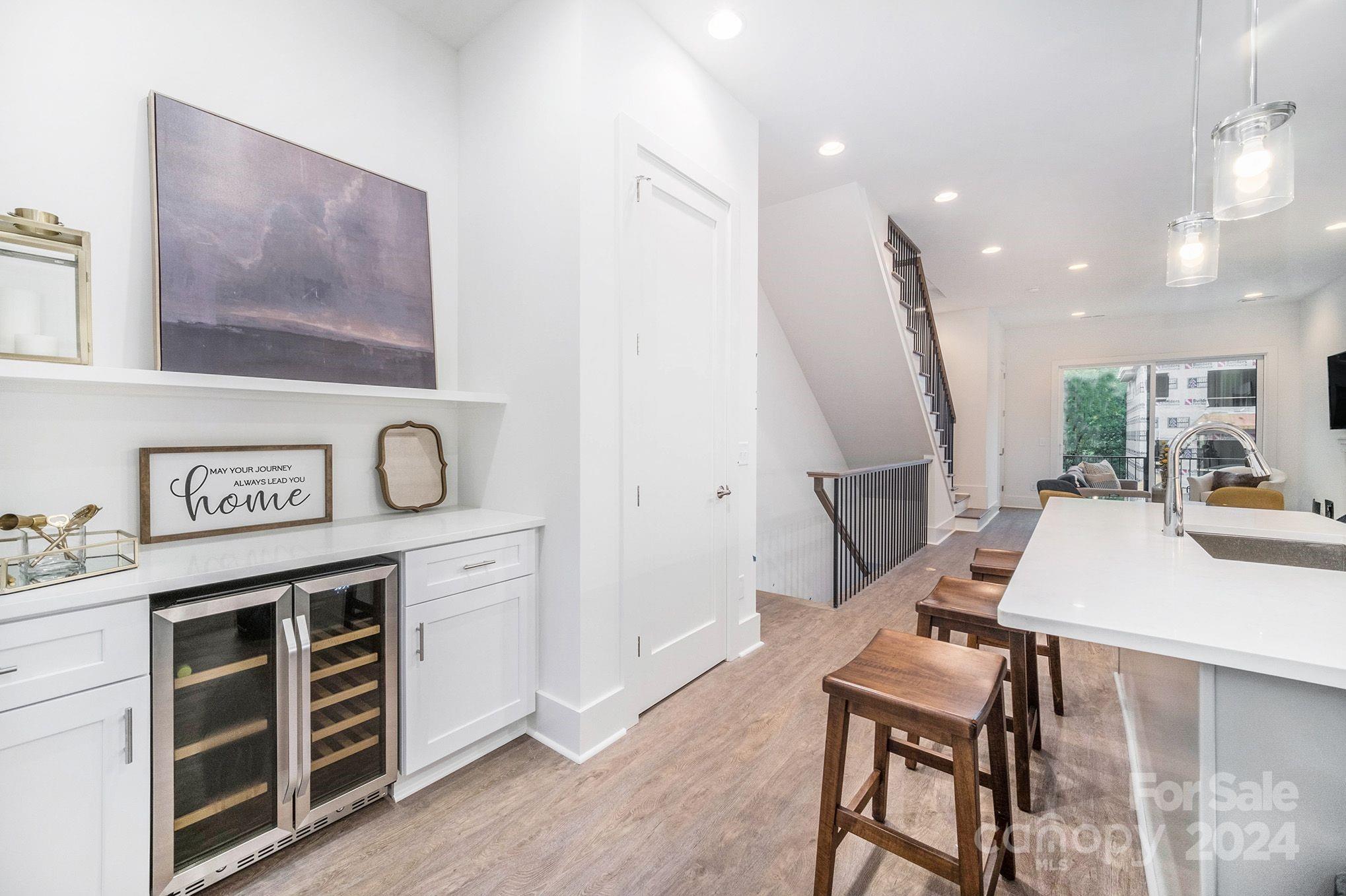 2447 Weddington Avenue Unit: 1