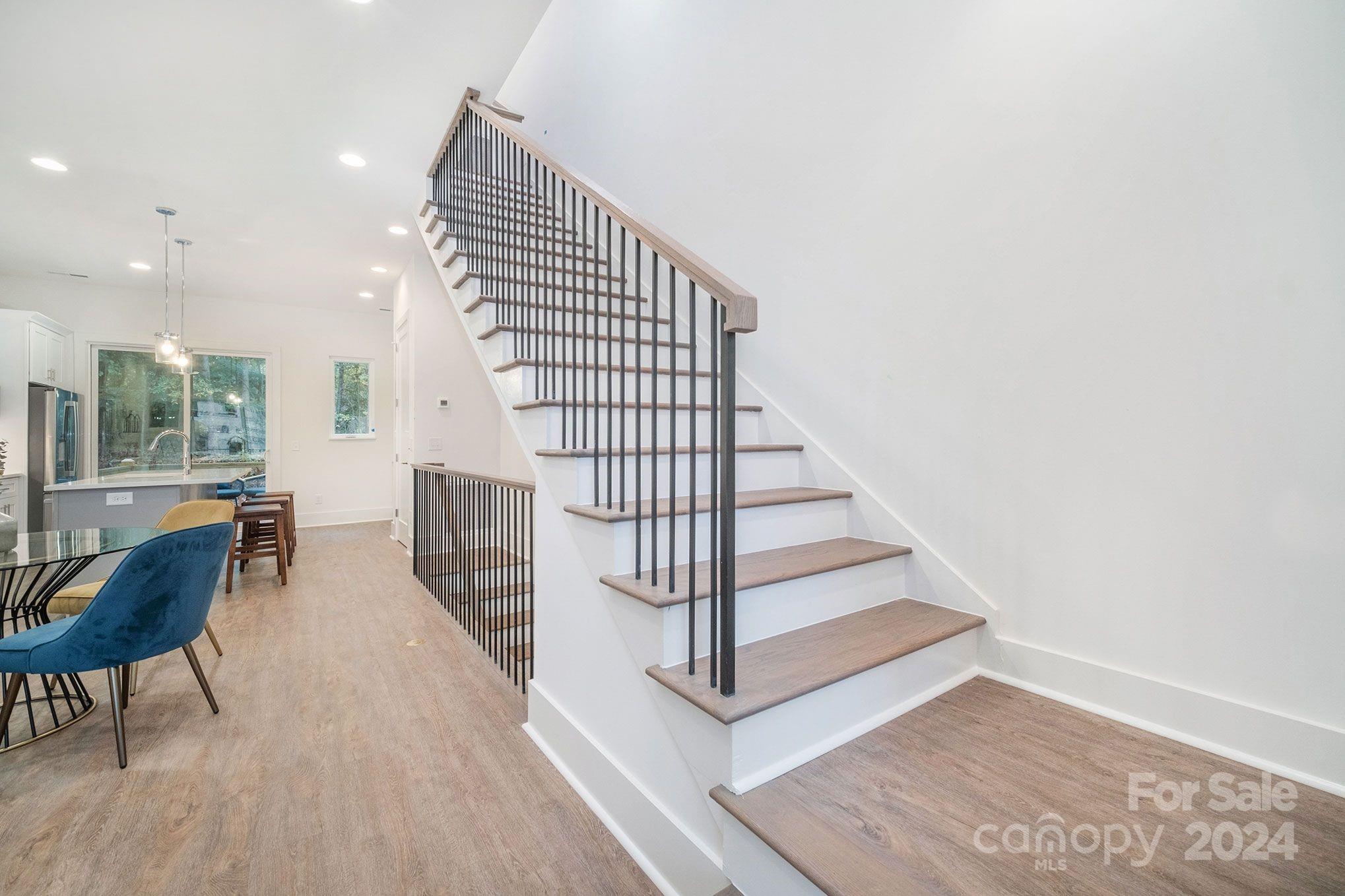 2447 Weddington Avenue Unit: 1