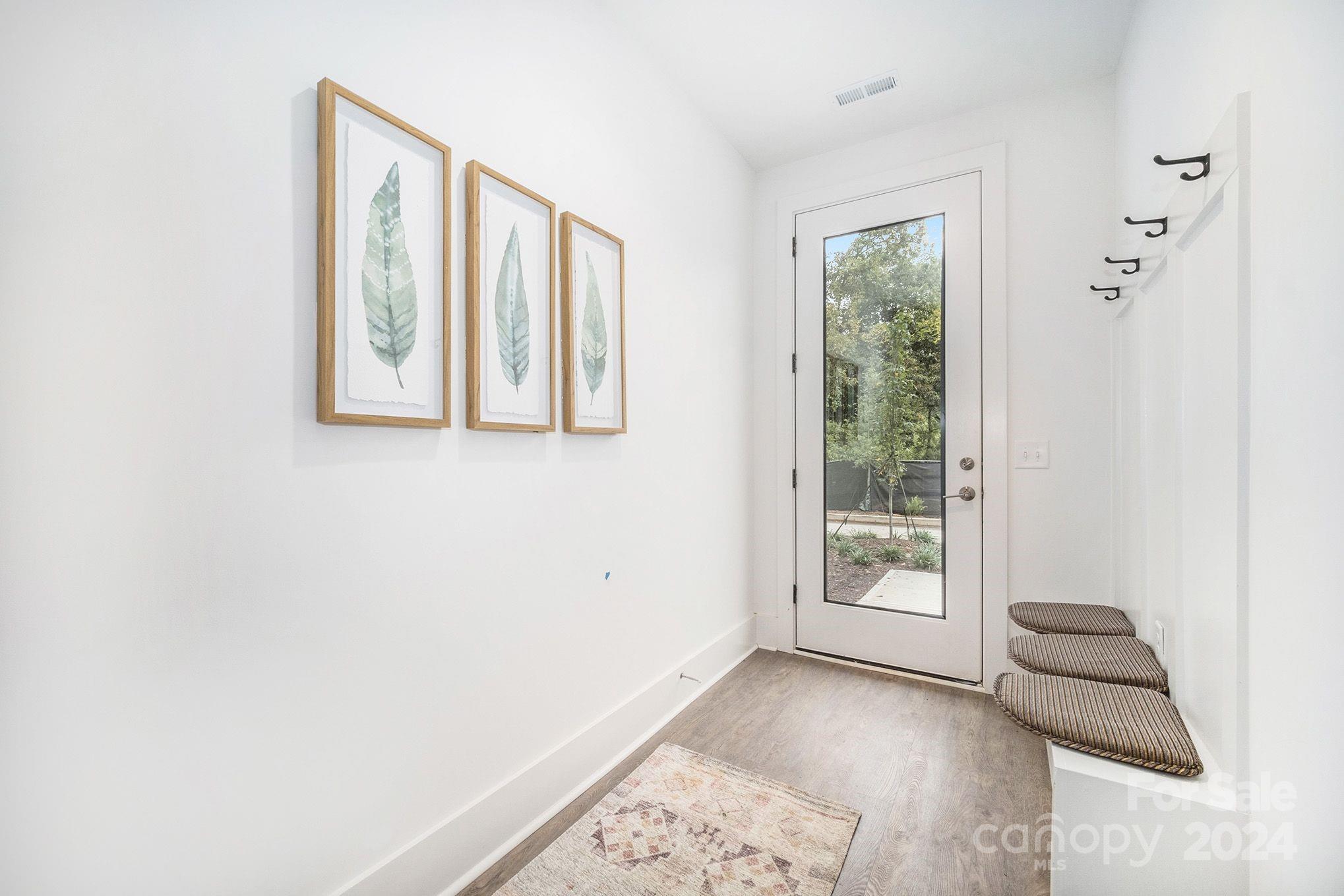 2447 Weddington Avenue Unit: 1
