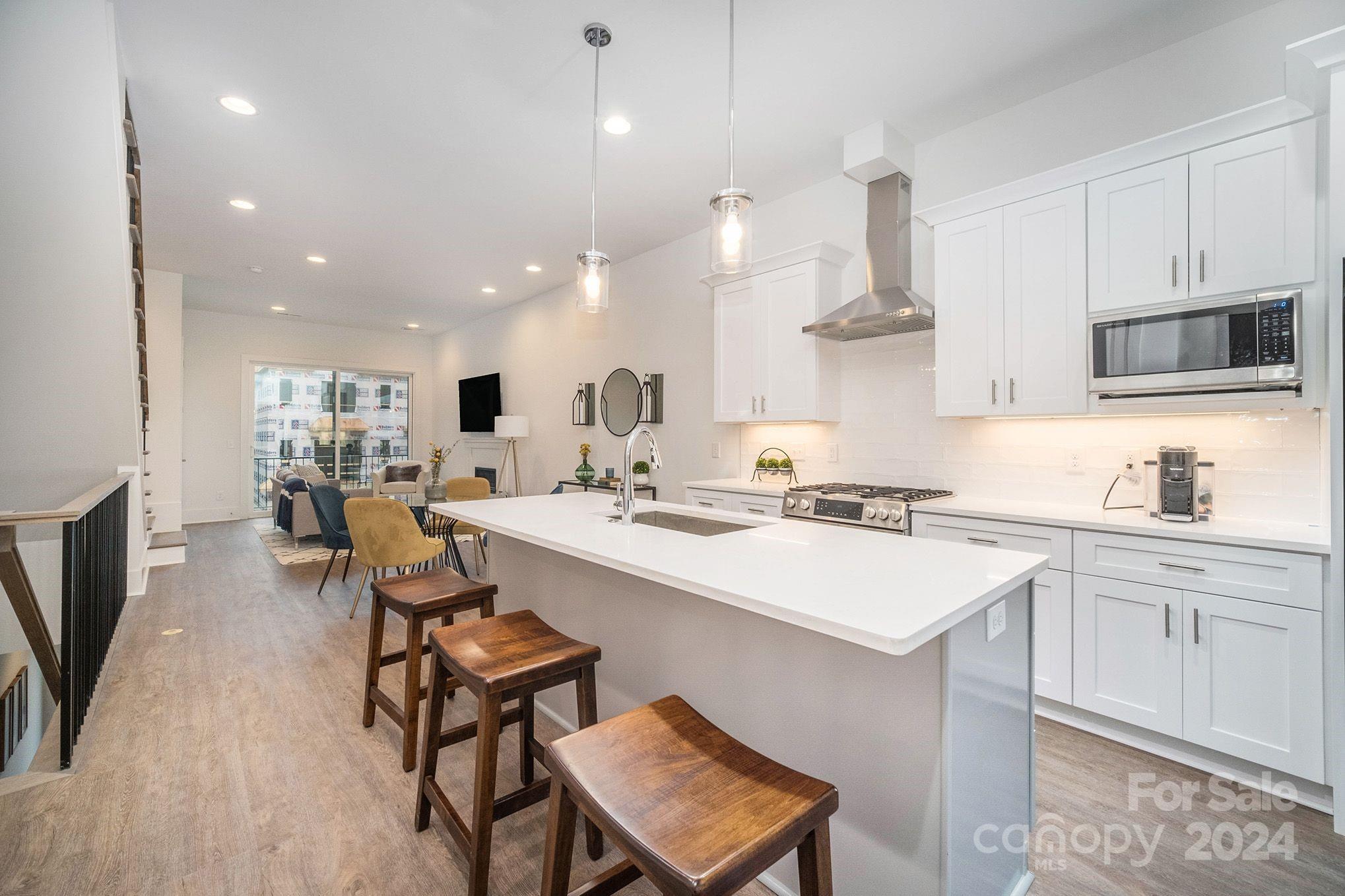 2447 Weddington Avenue Unit: 1