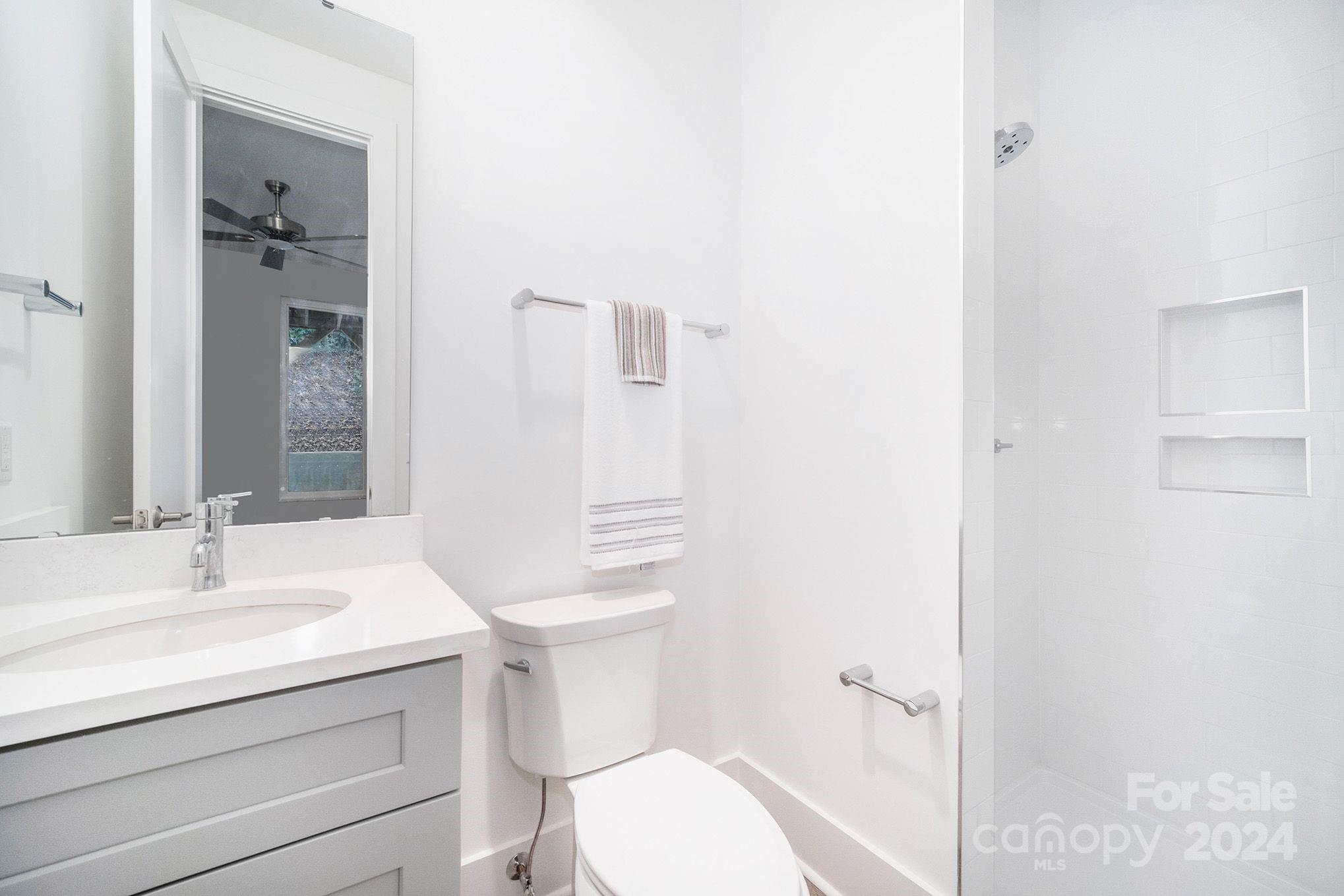2443 Weddington Avenue Unit: 2