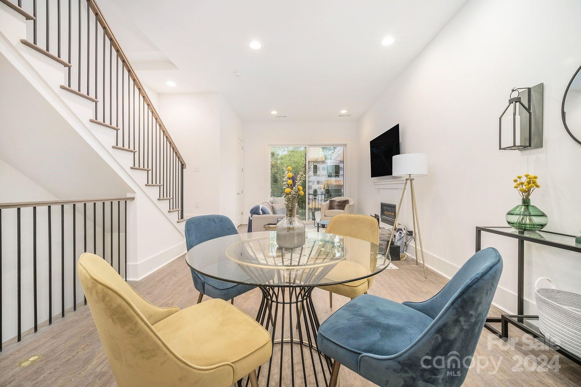 2439 Weddington Avenue Unit: 3