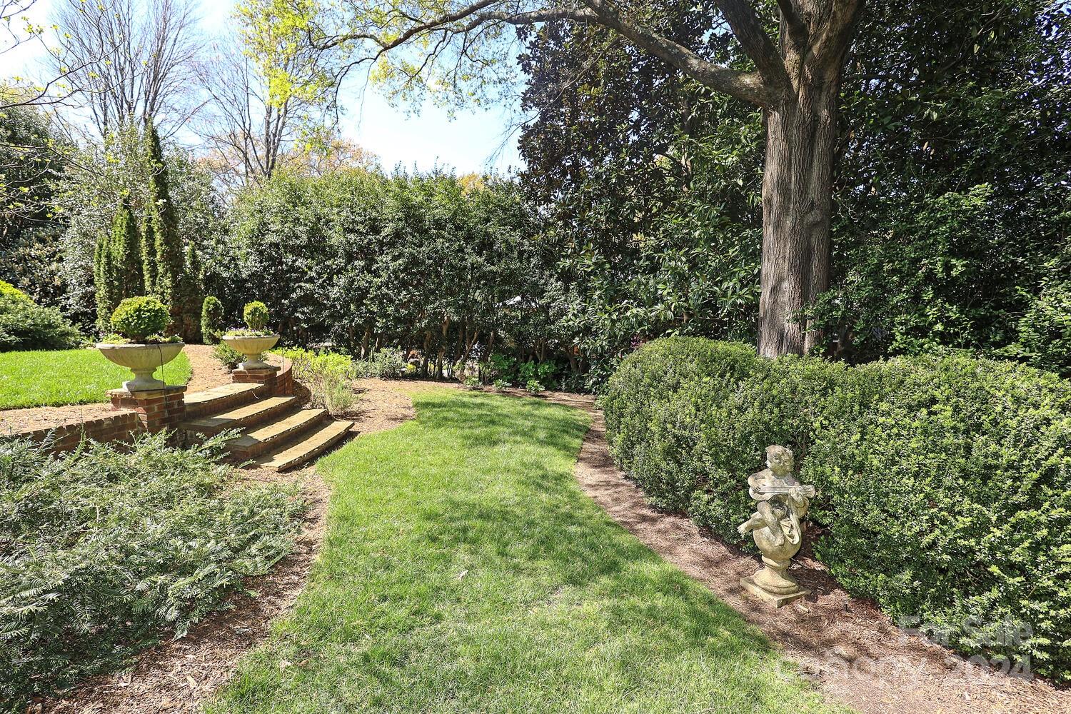 620 Hermitage Court