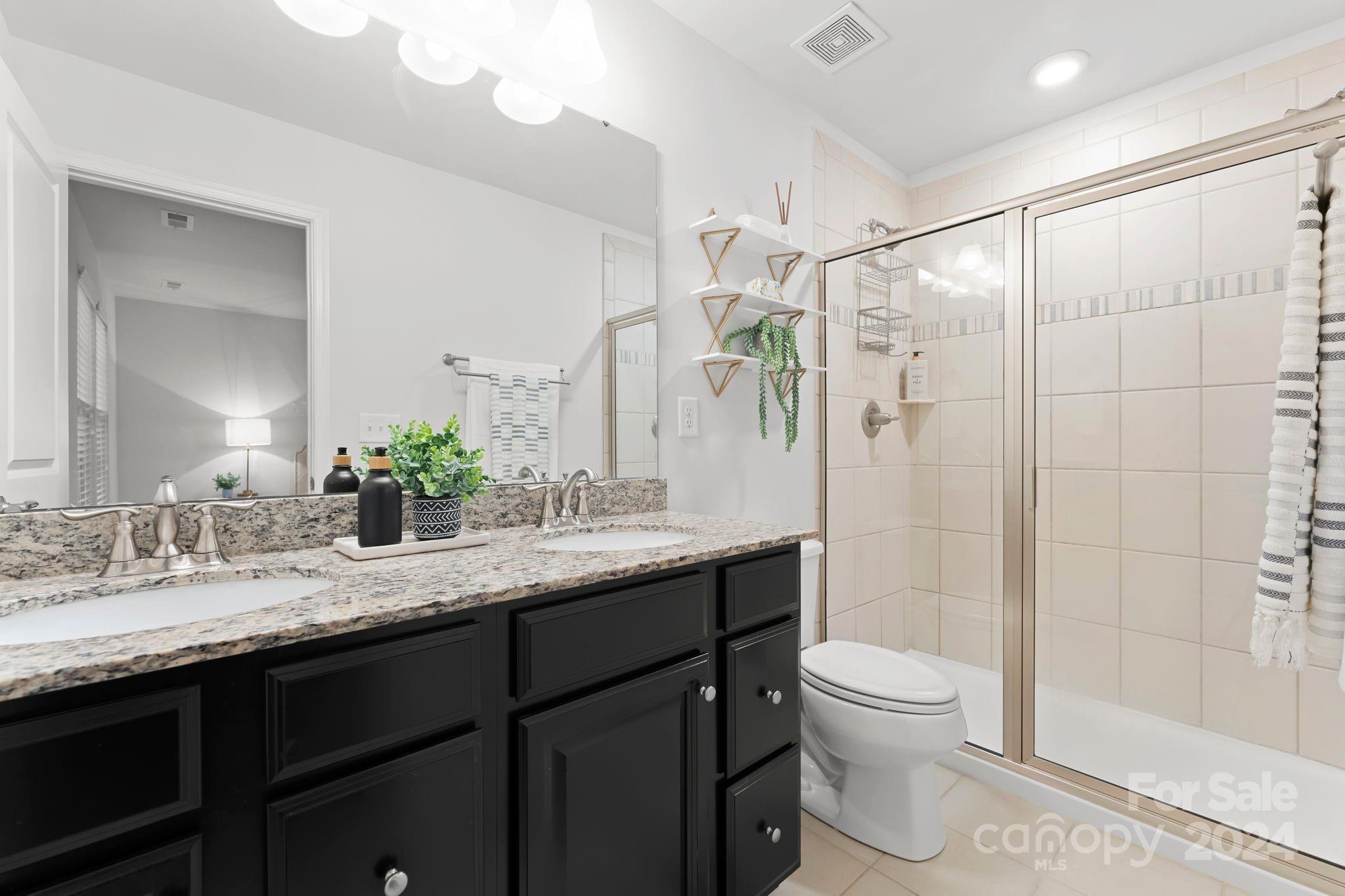 1233 Queen Lyon Court