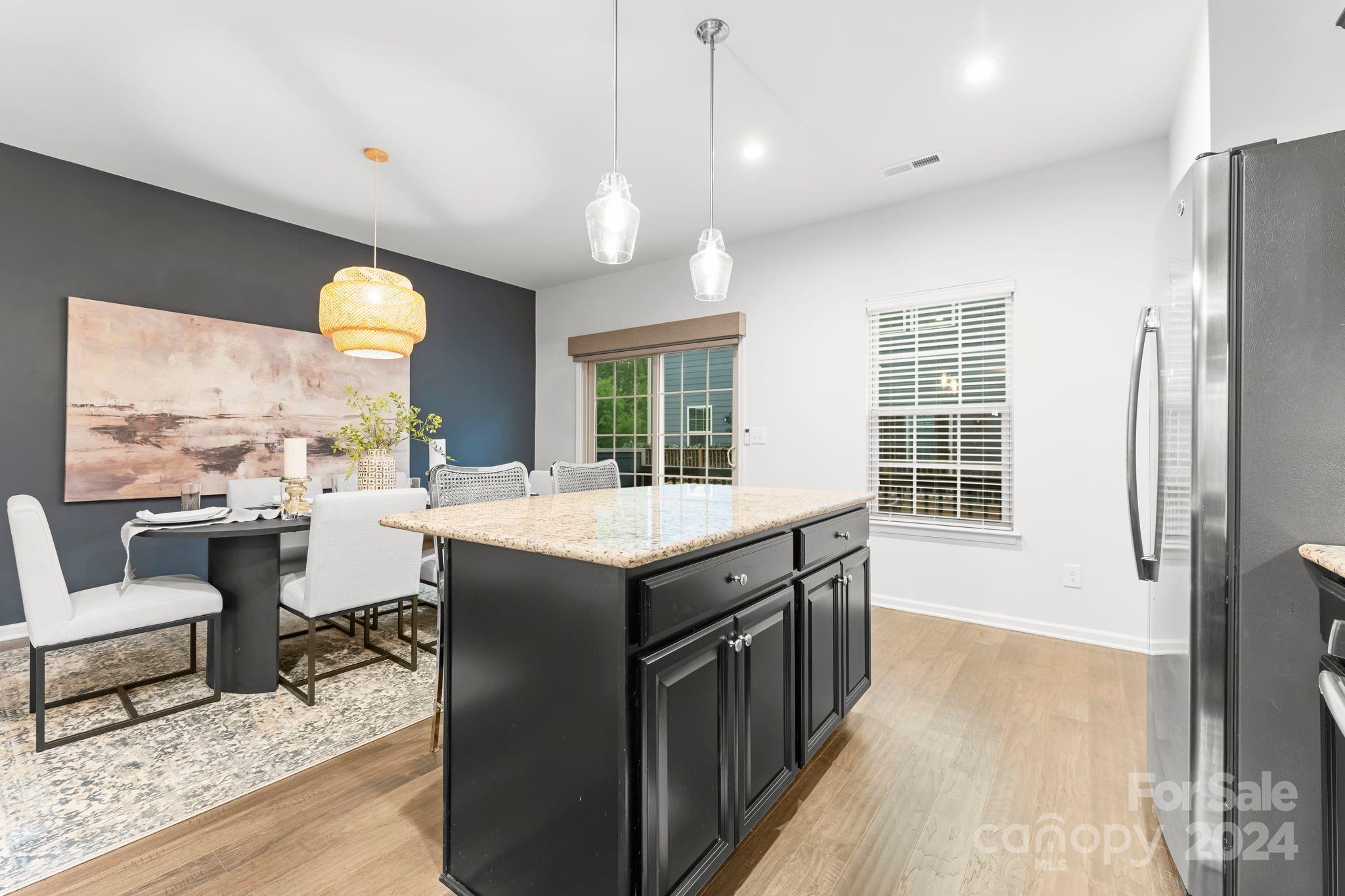 1233 Queen Lyon Court