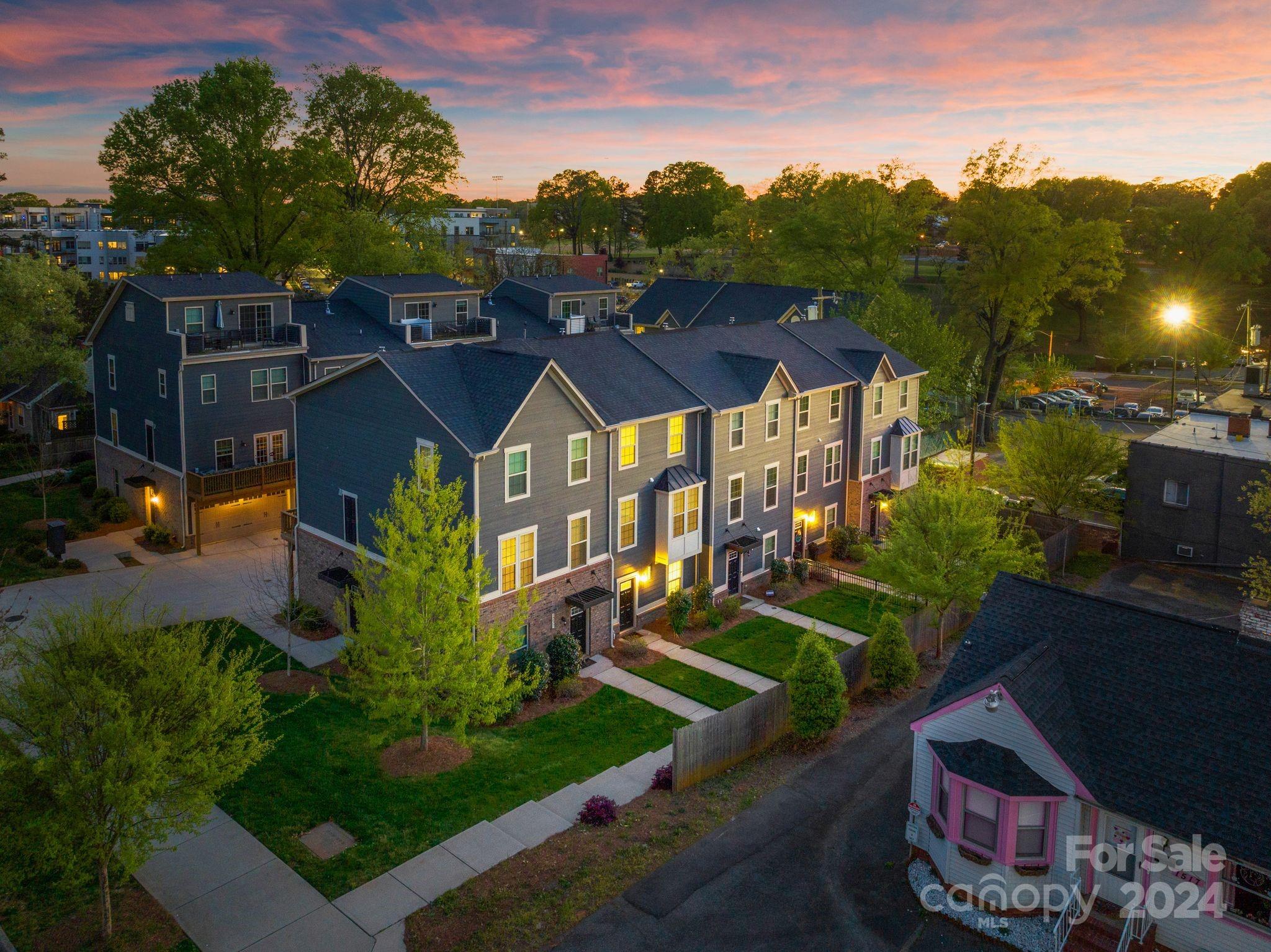 1233 Queen Lyon Court