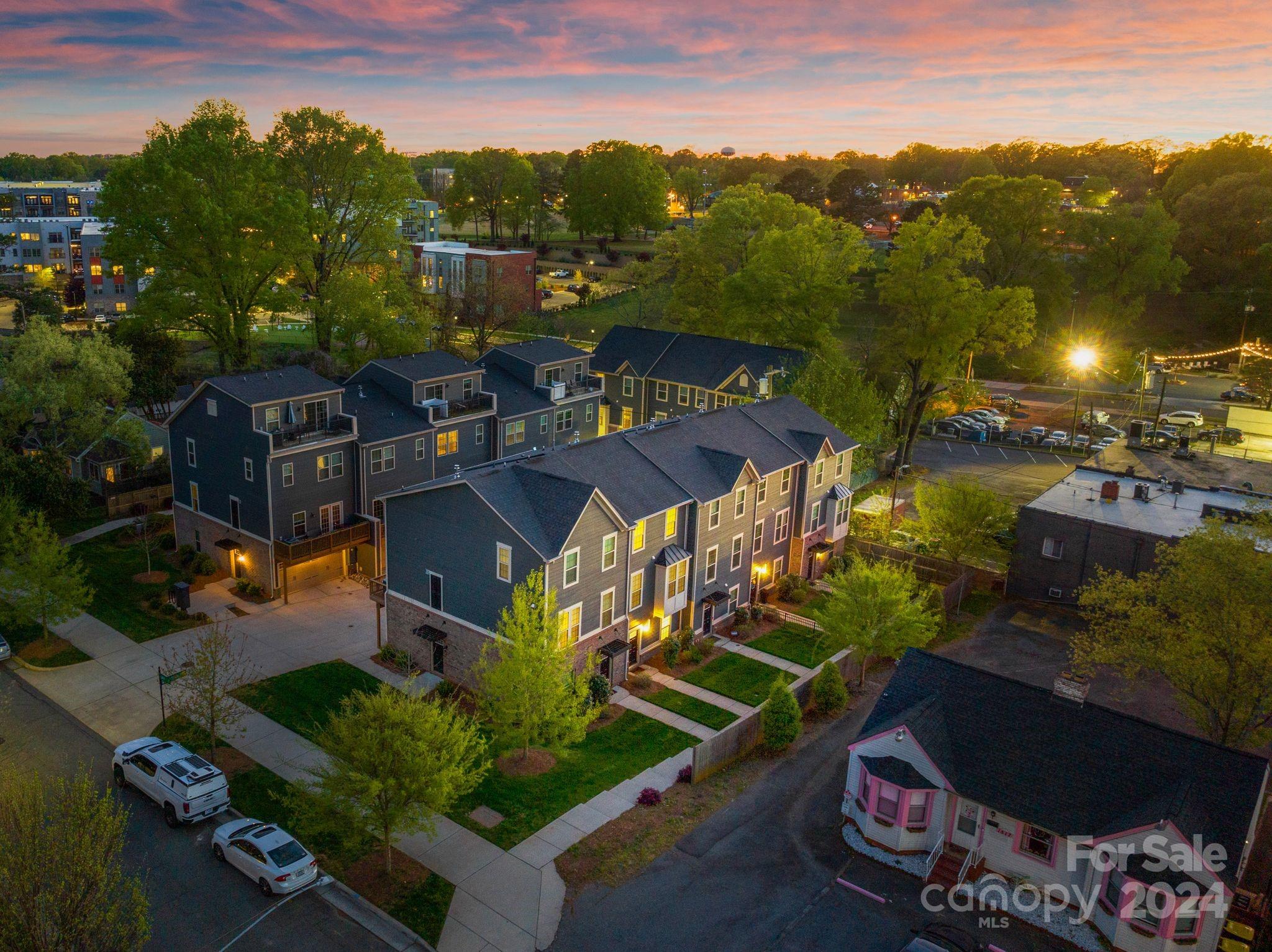 1233 Queen Lyon Court