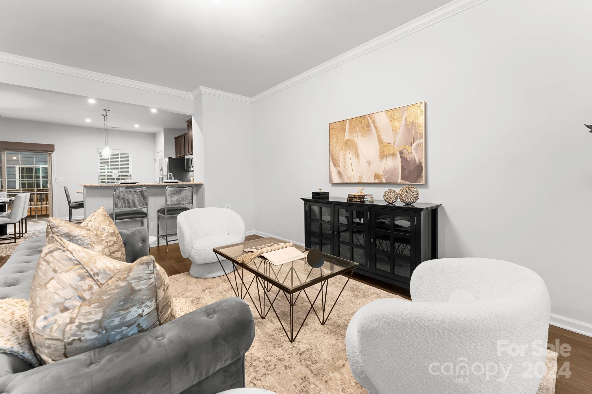1233 Queen Lyon Court