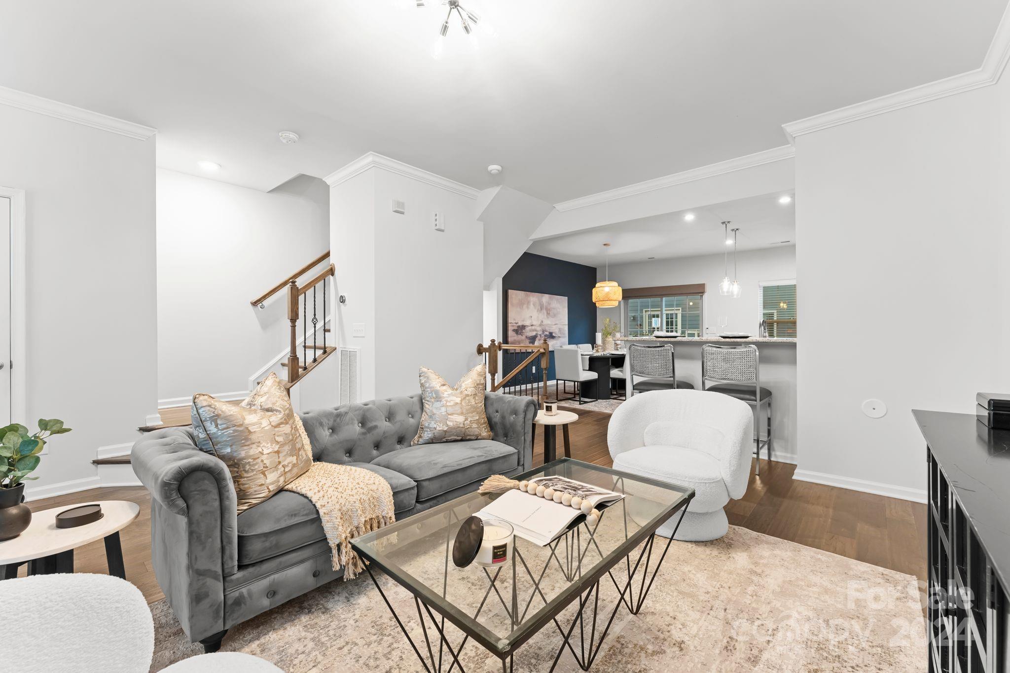 1233 Queen Lyon Court