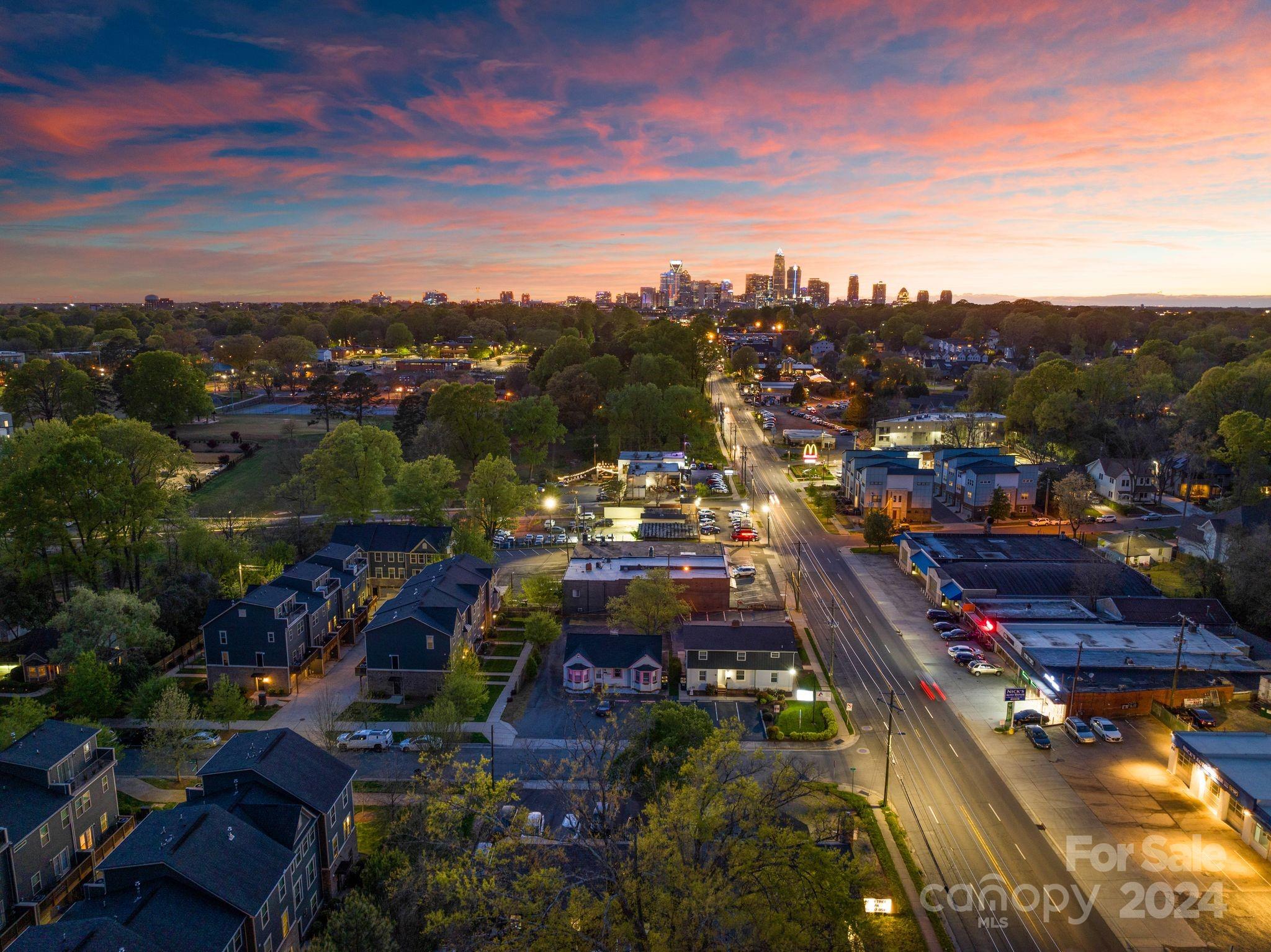 1233 Queen Lyon Court