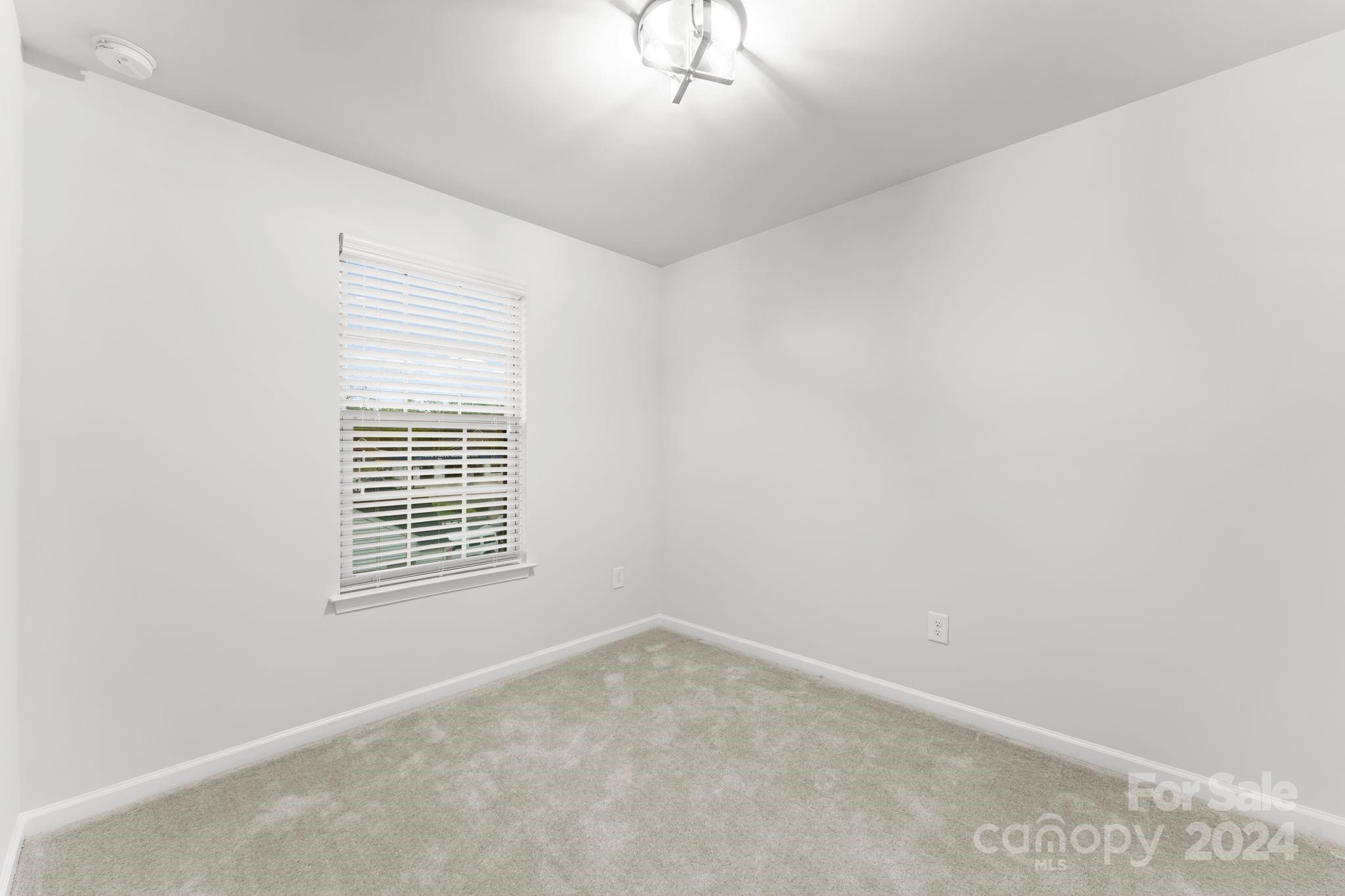 1233 Queen Lyon Court