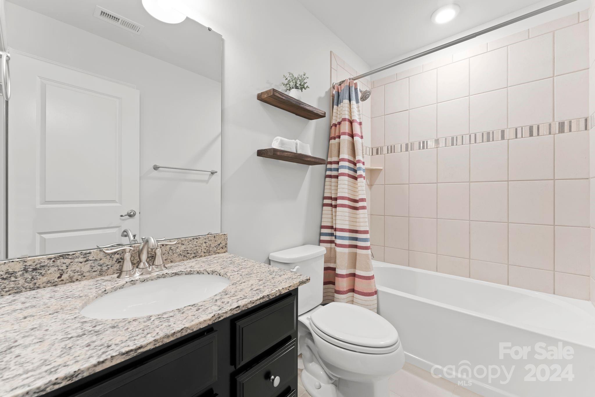 1233 Queen Lyon Court