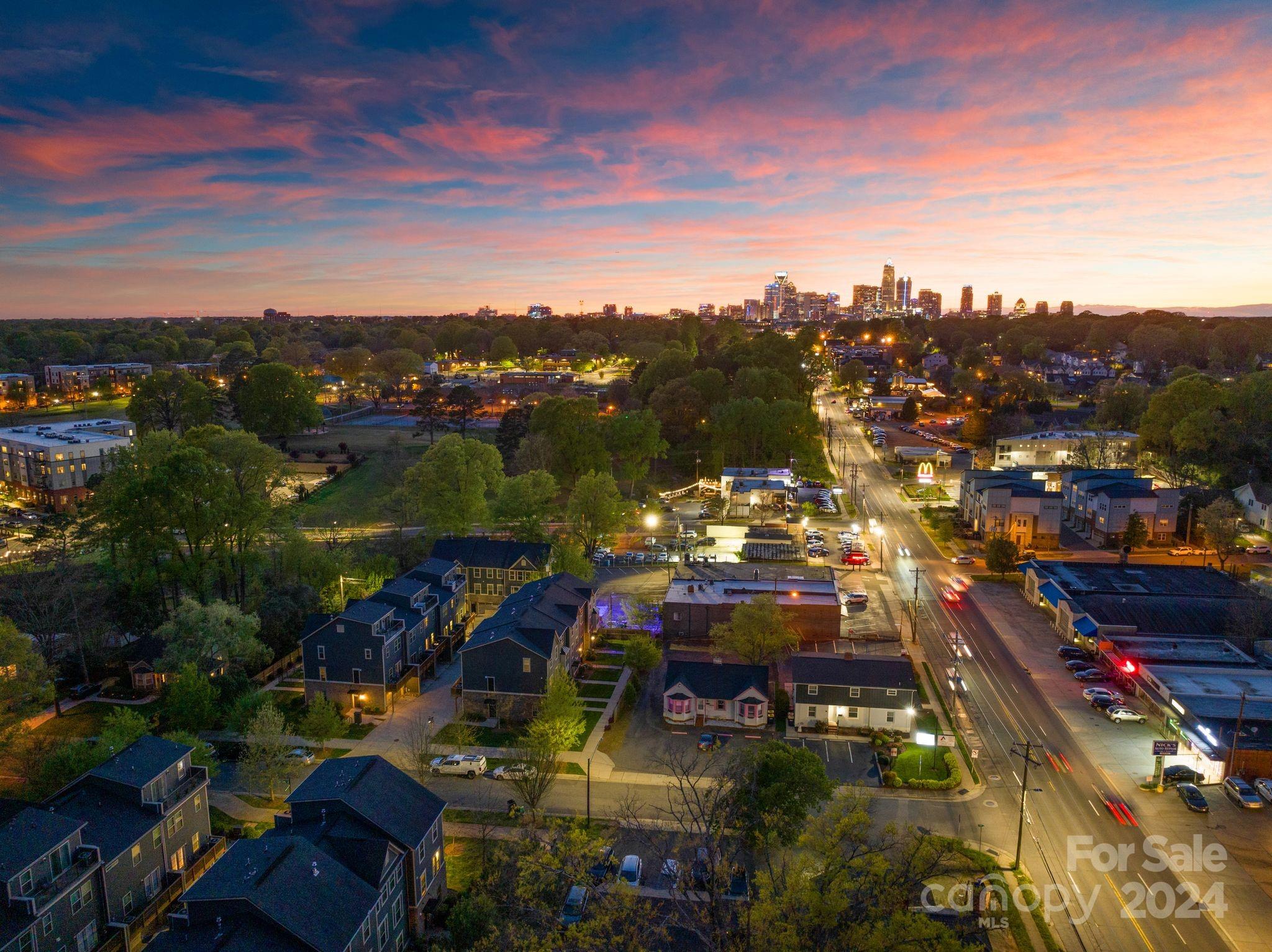1233 Queen Lyon Court