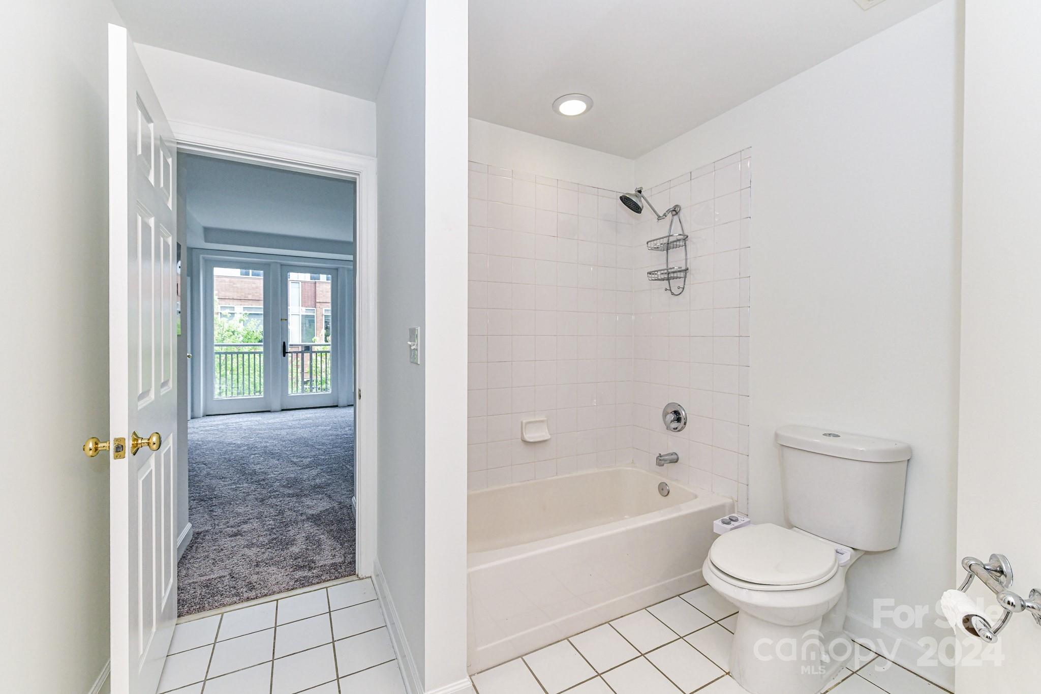 718 Trade Street Unit: 811