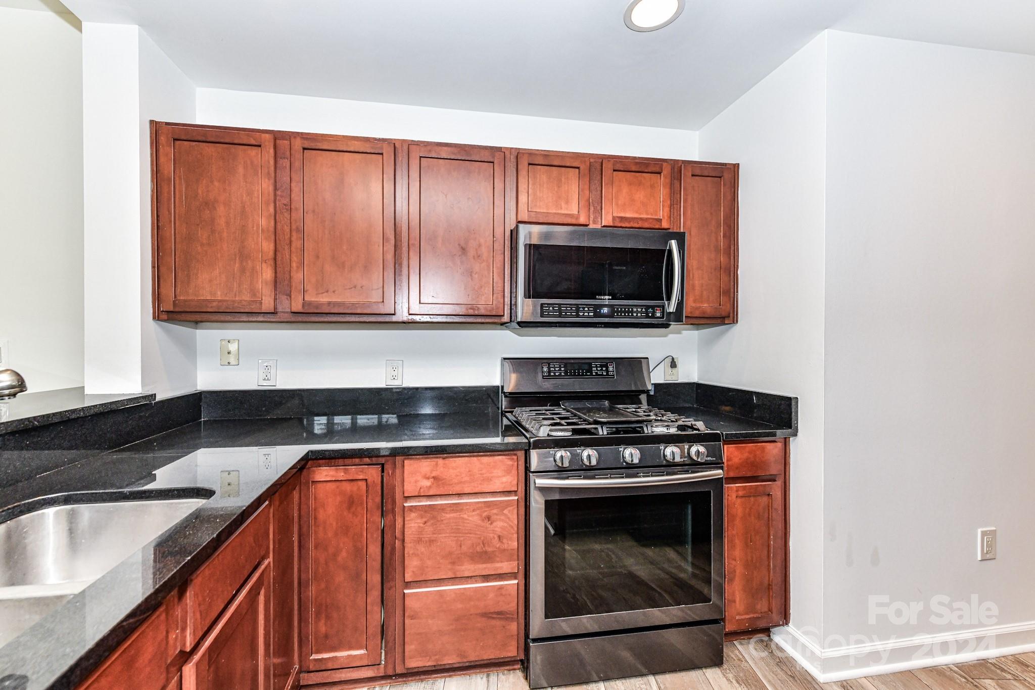 718 Trade Street Unit: 811