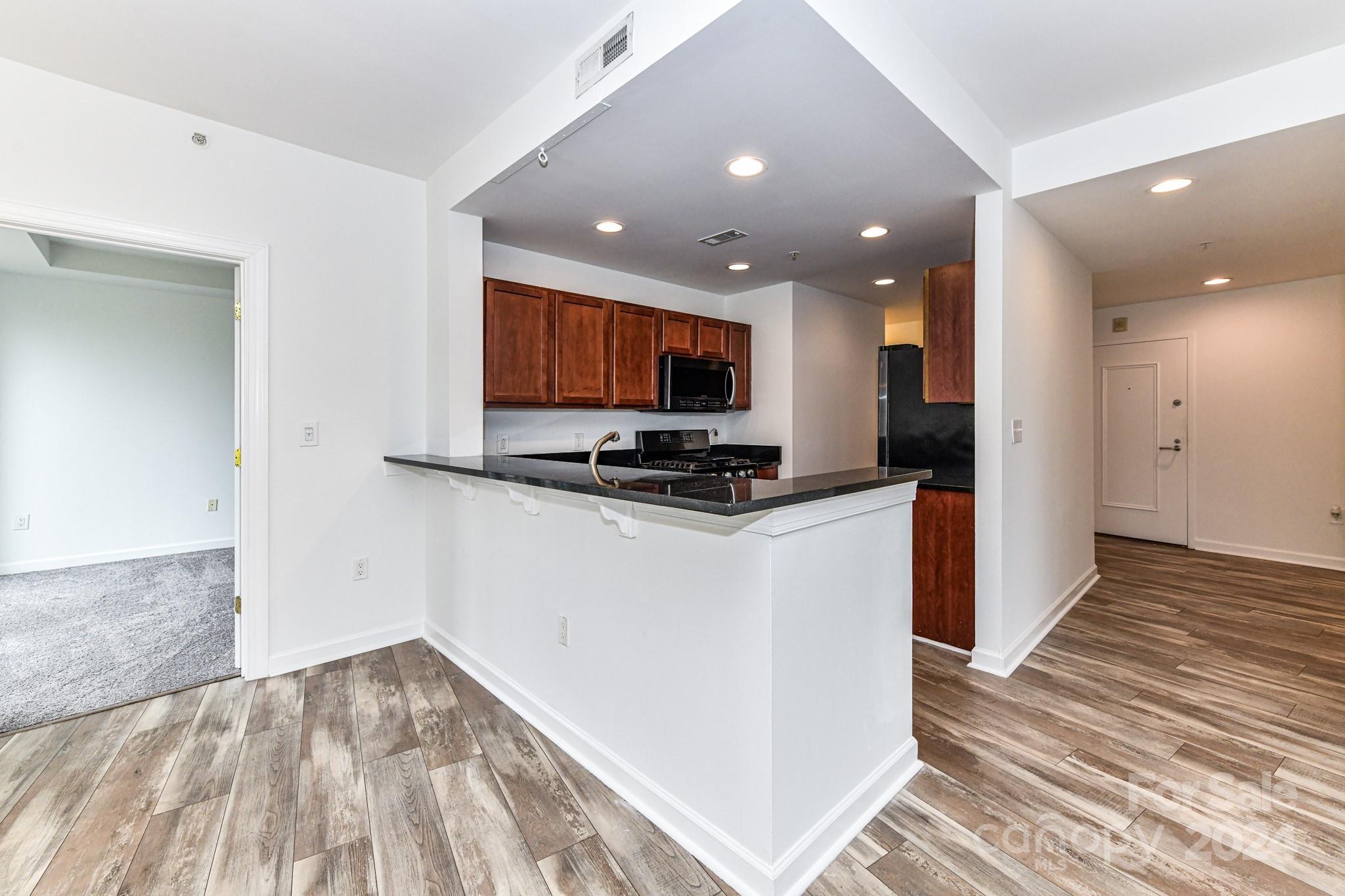 718 Trade Street Unit: 811