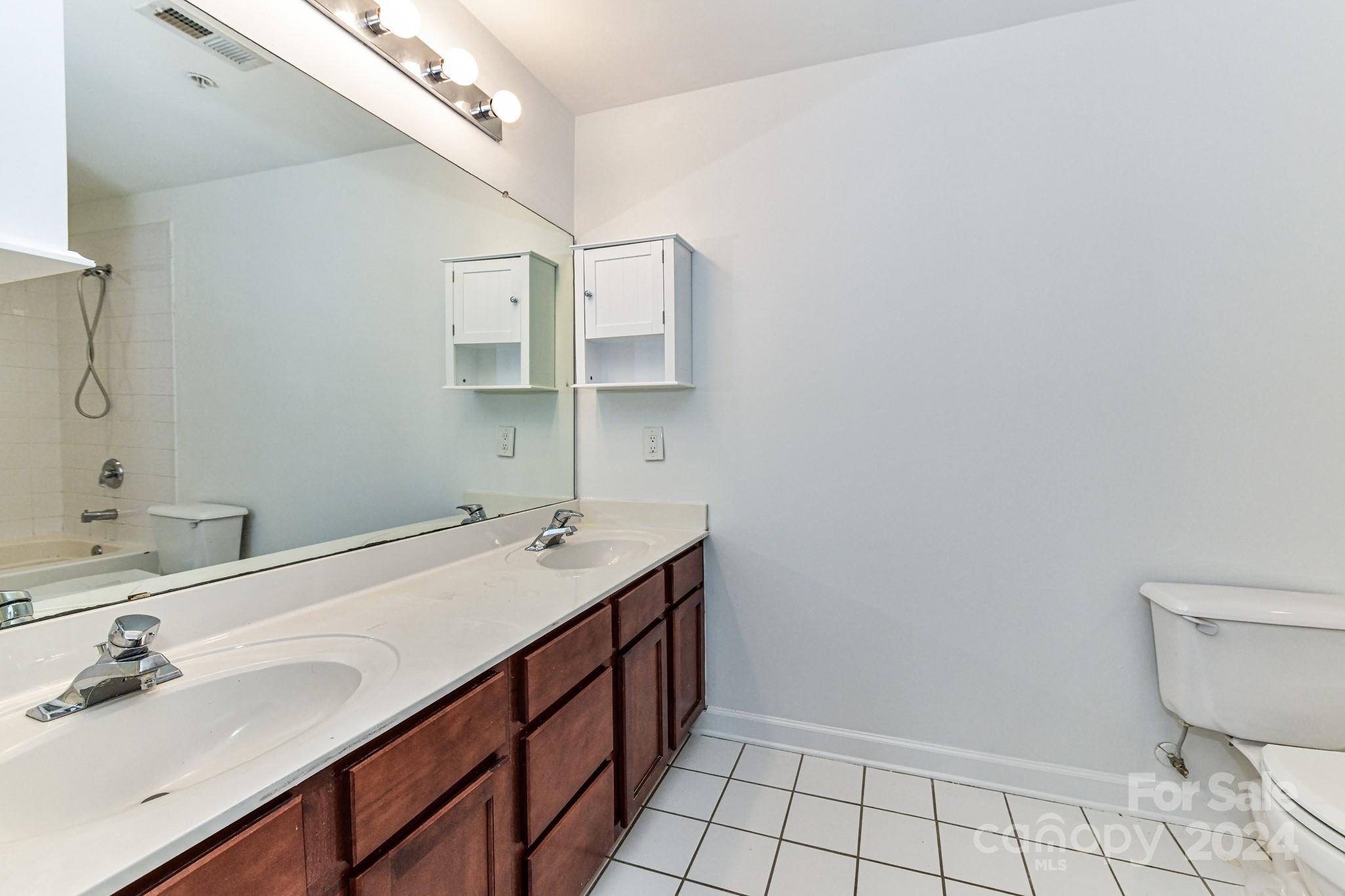 718 Trade Street Unit: 811
