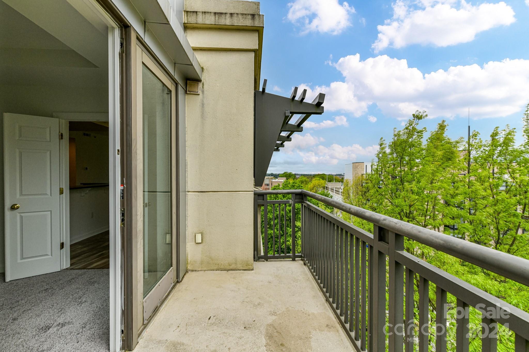 718 Trade Street Unit: 811