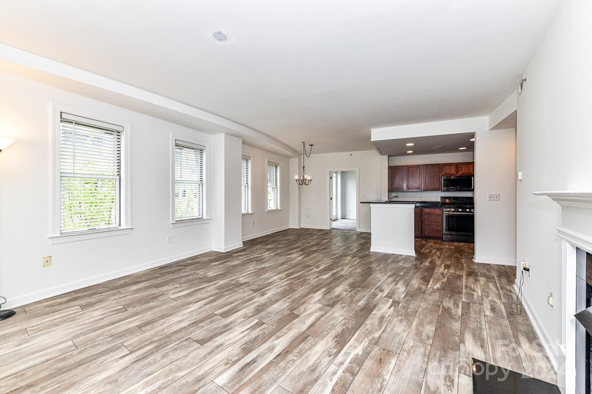 718 Trade Street Unit: 811