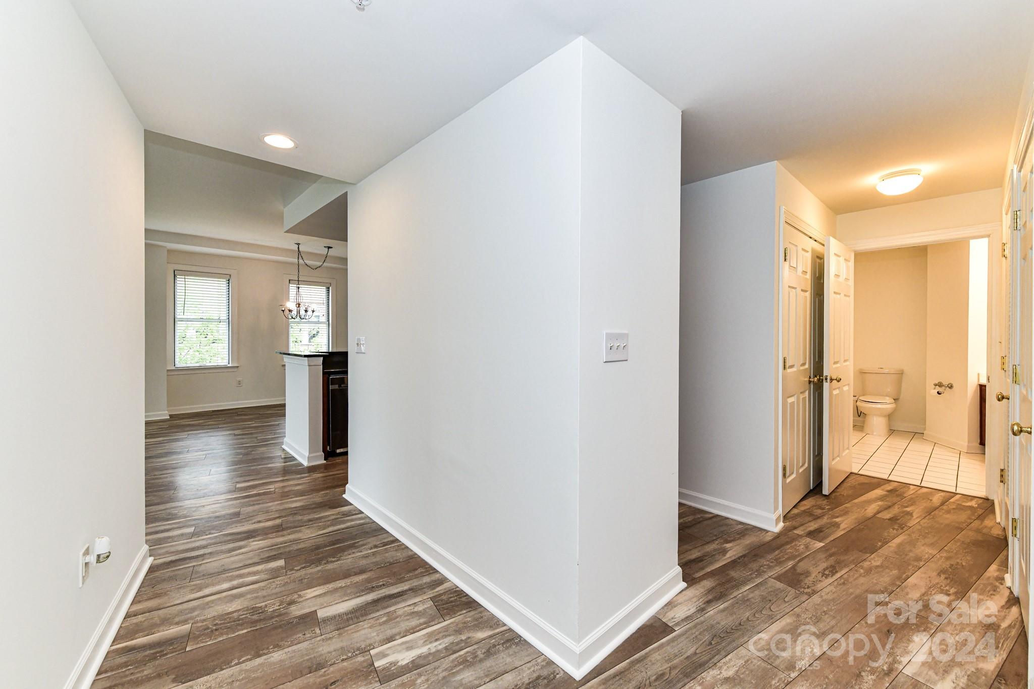 718 Trade Street Unit: 811