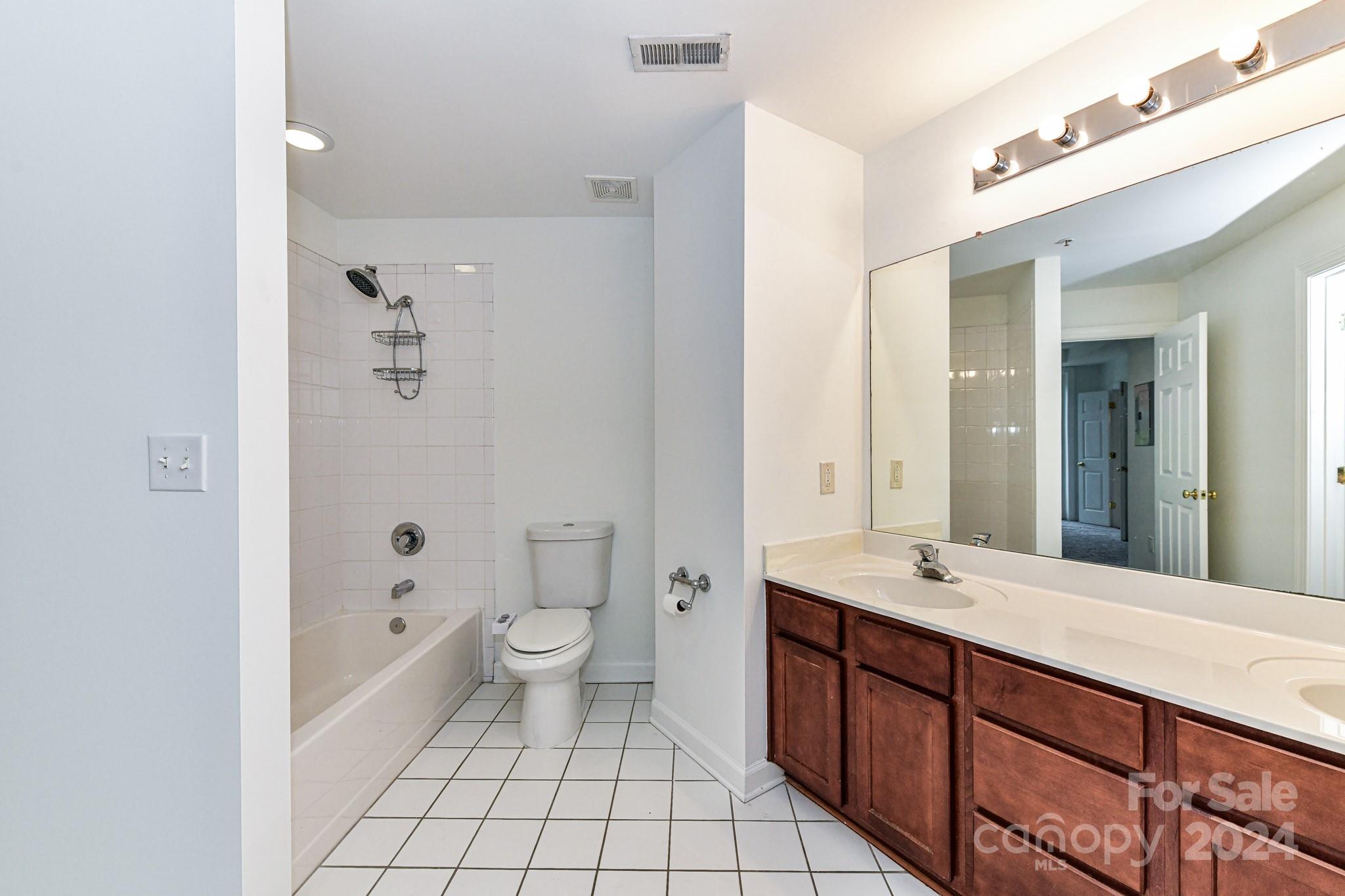 718 Trade Street Unit: 811
