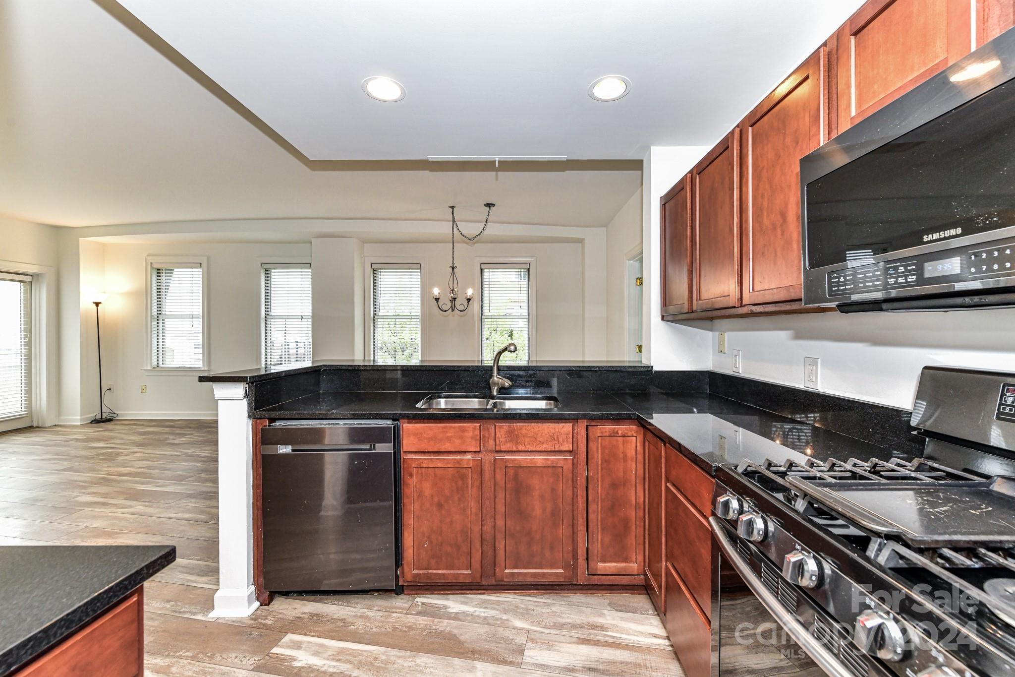 718 Trade Street Unit: 811
