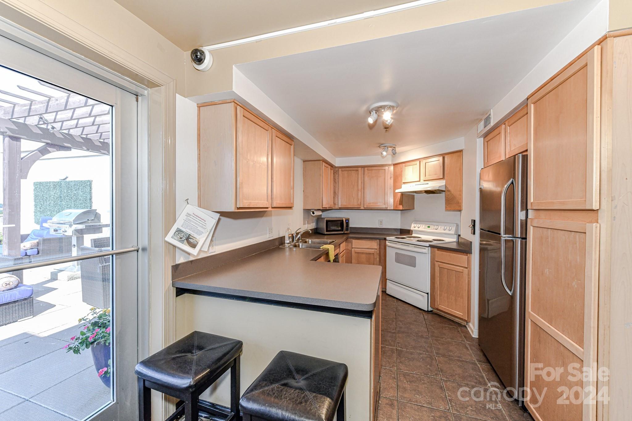 718 Trade Street Unit: 811