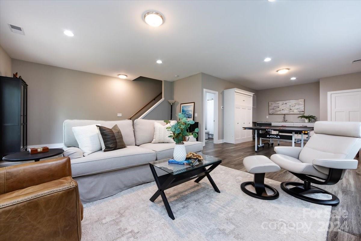 5228 Valley Stream Road