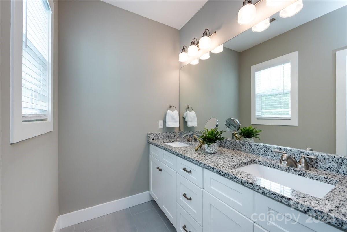 5228 Valley Stream Road