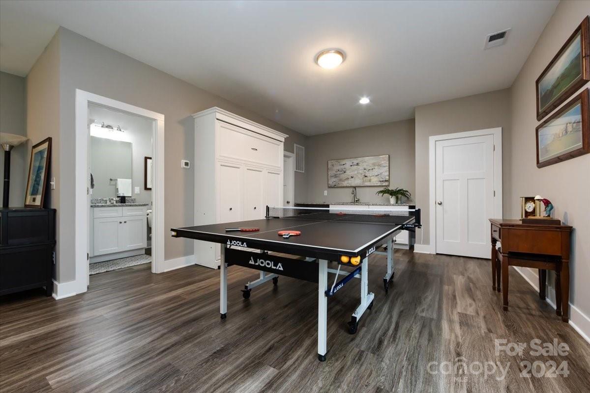 5228 Valley Stream Road
