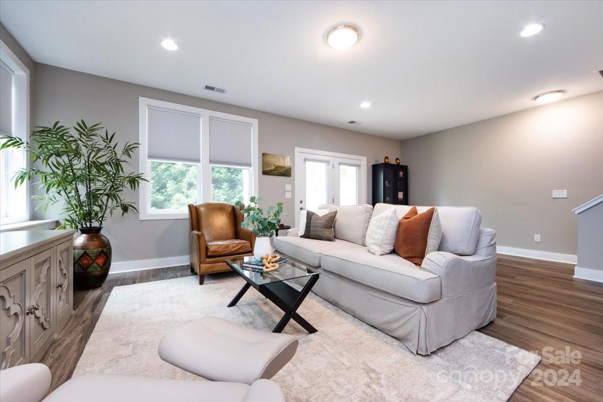 5228 Valley Stream Road