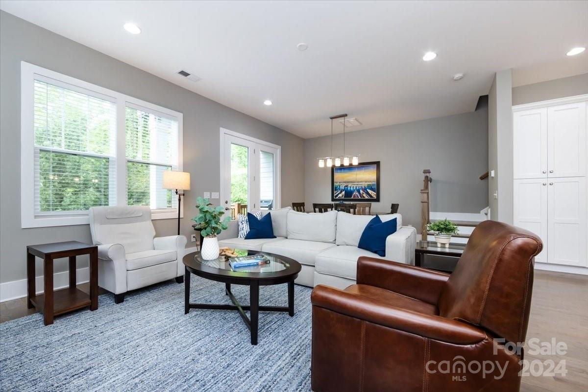 5228 Valley Stream Road