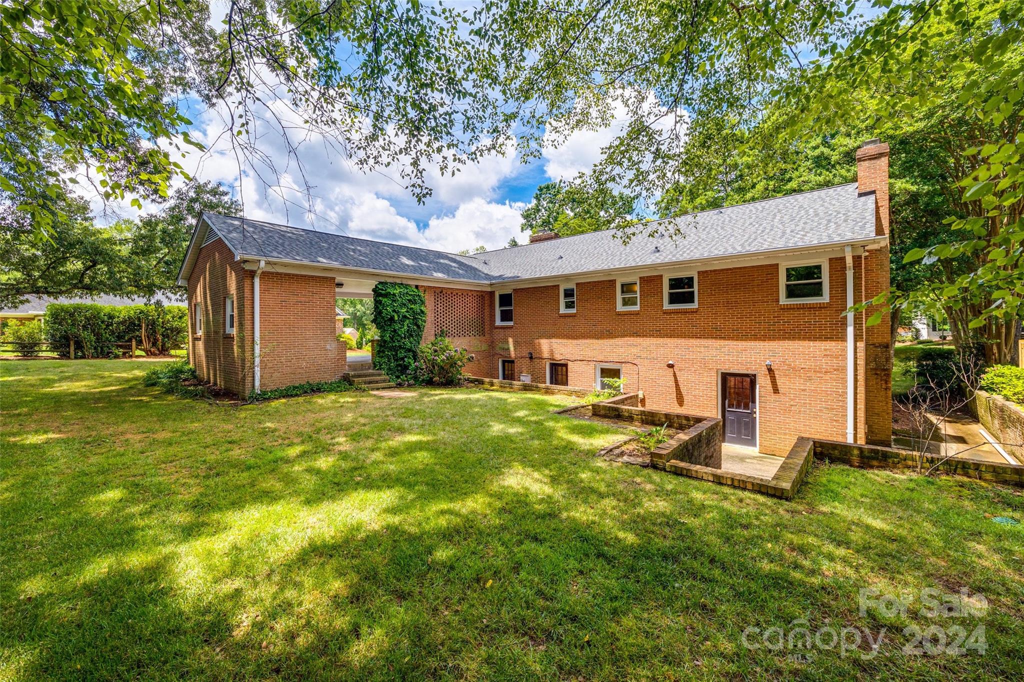 5124 Lansing Drive