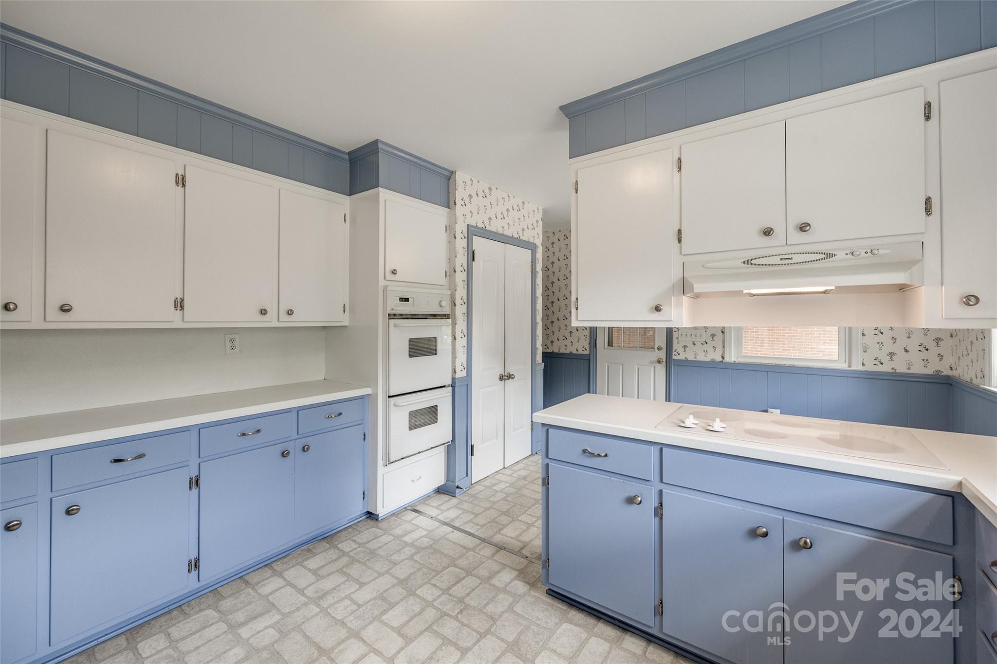 5124 Lansing Drive