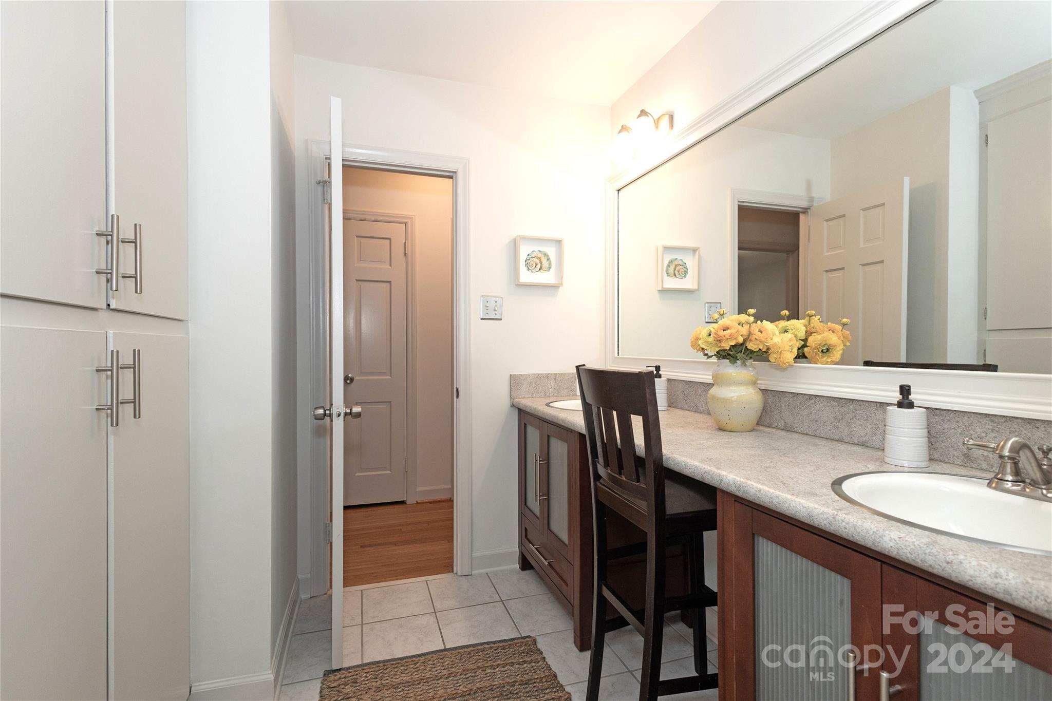 1124 Tuxedo Court