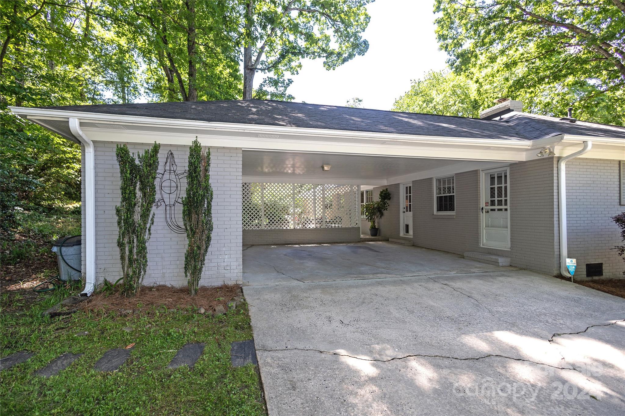 1124 Tuxedo Court