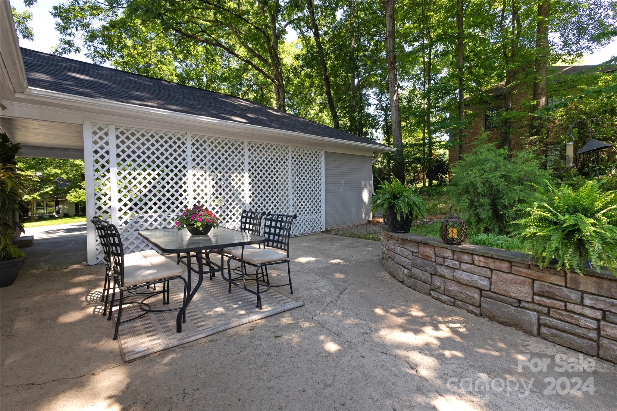 1124 Tuxedo Court