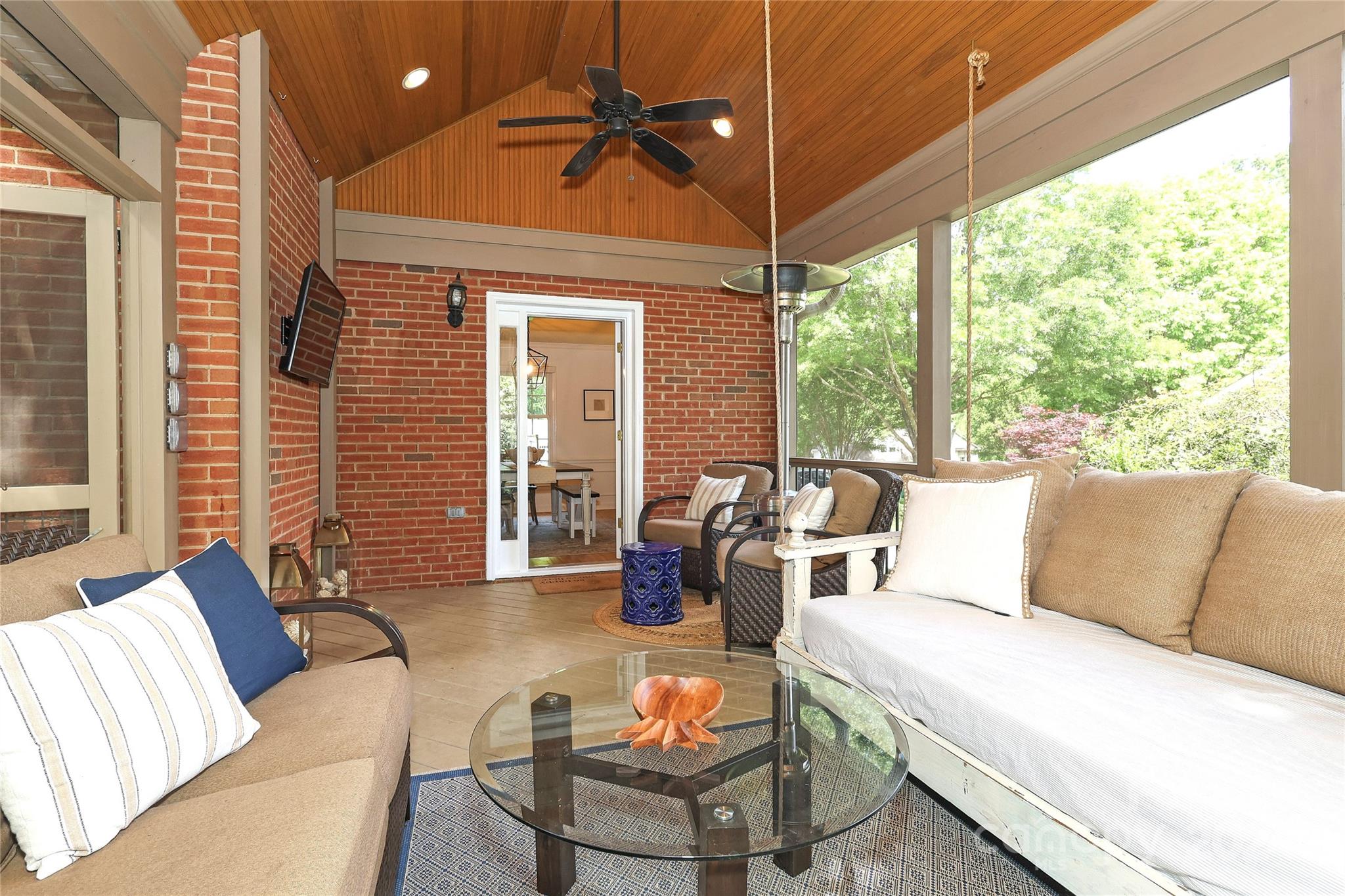 2318 Valencia Terrace