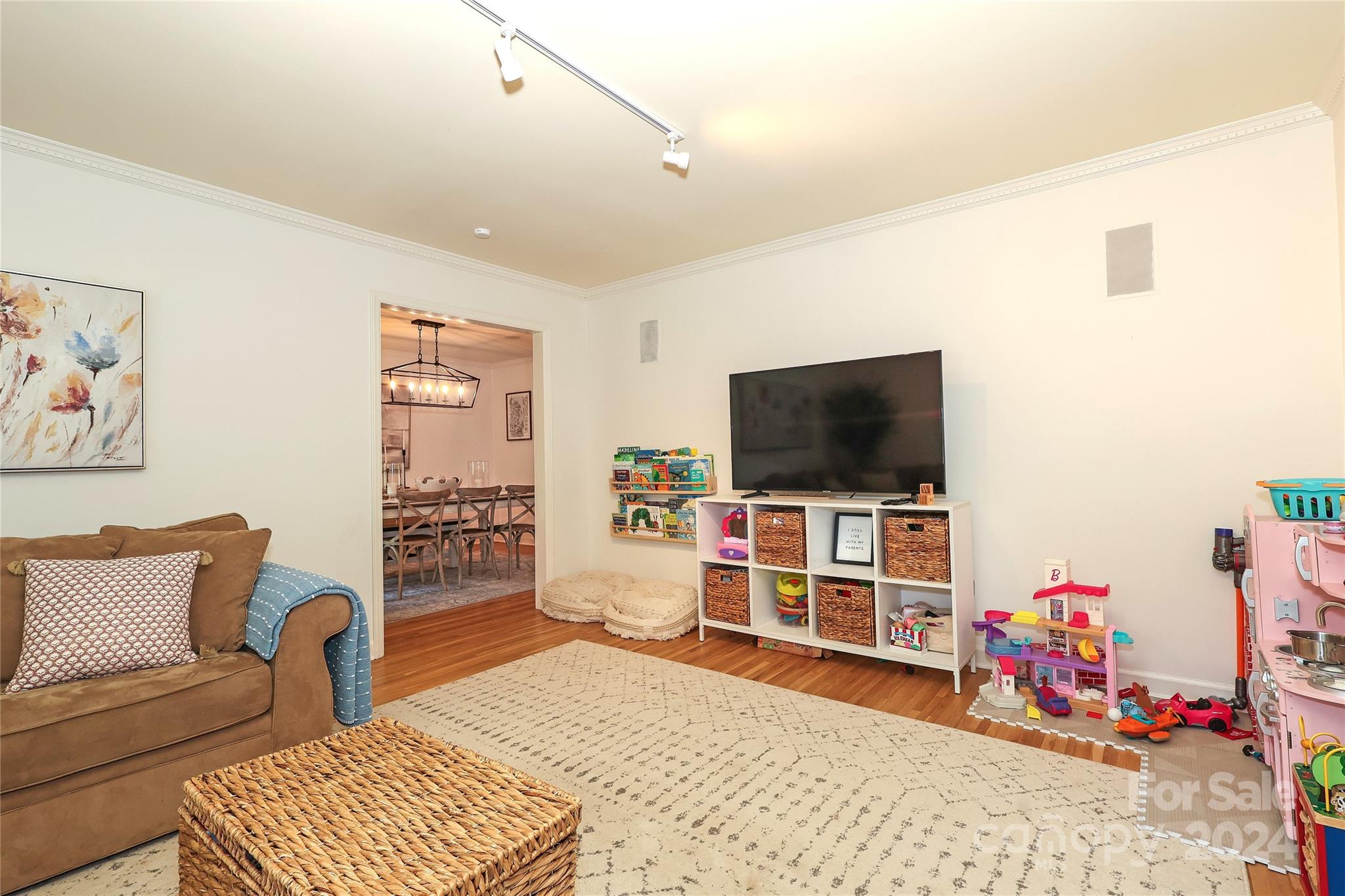 2318 Valencia Terrace