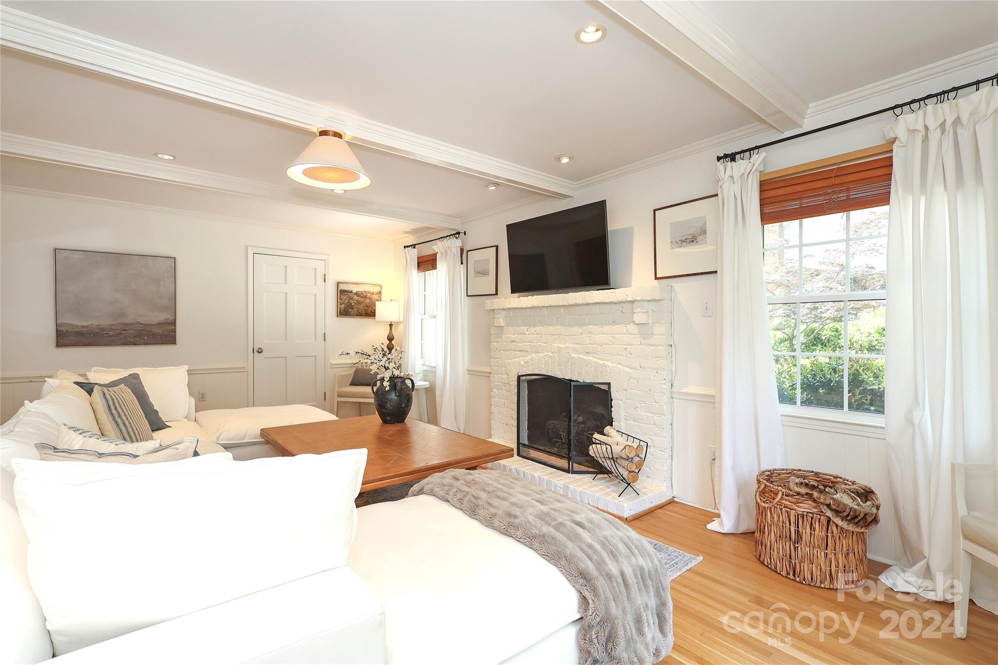 2318 Valencia Terrace