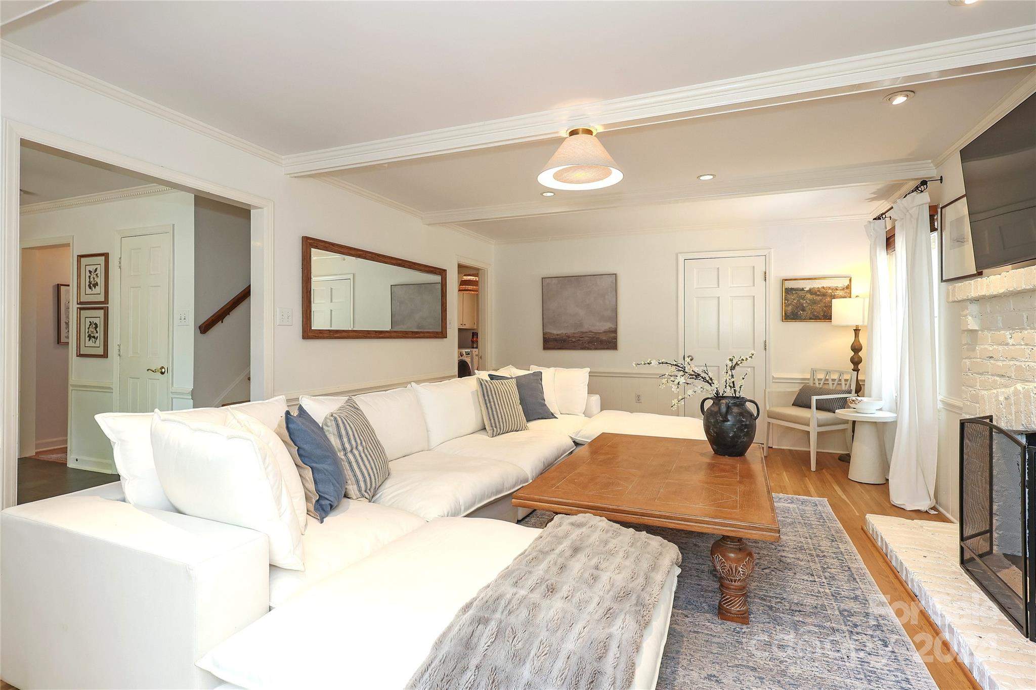 2318 Valencia Terrace