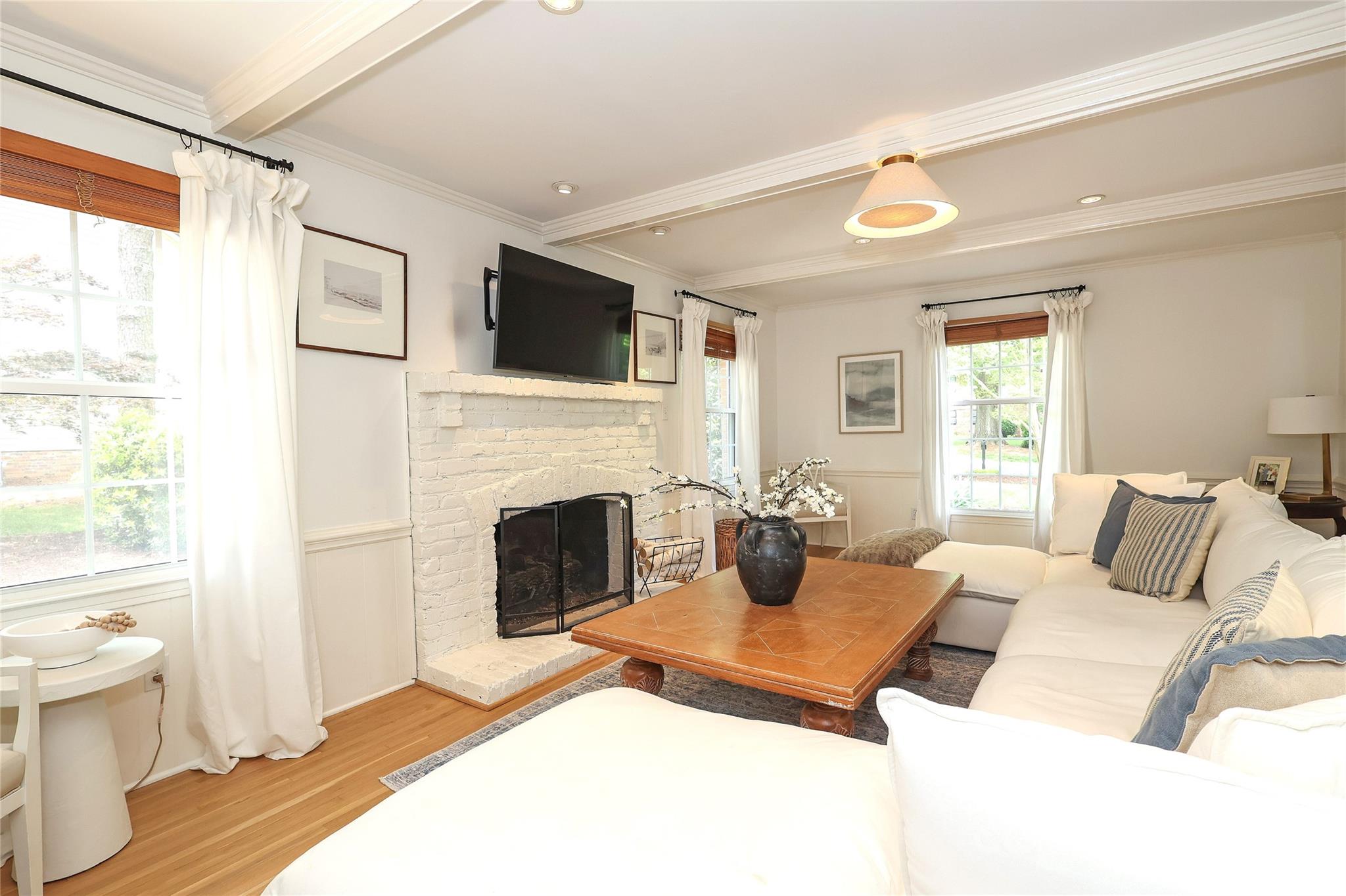 2318 Valencia Terrace