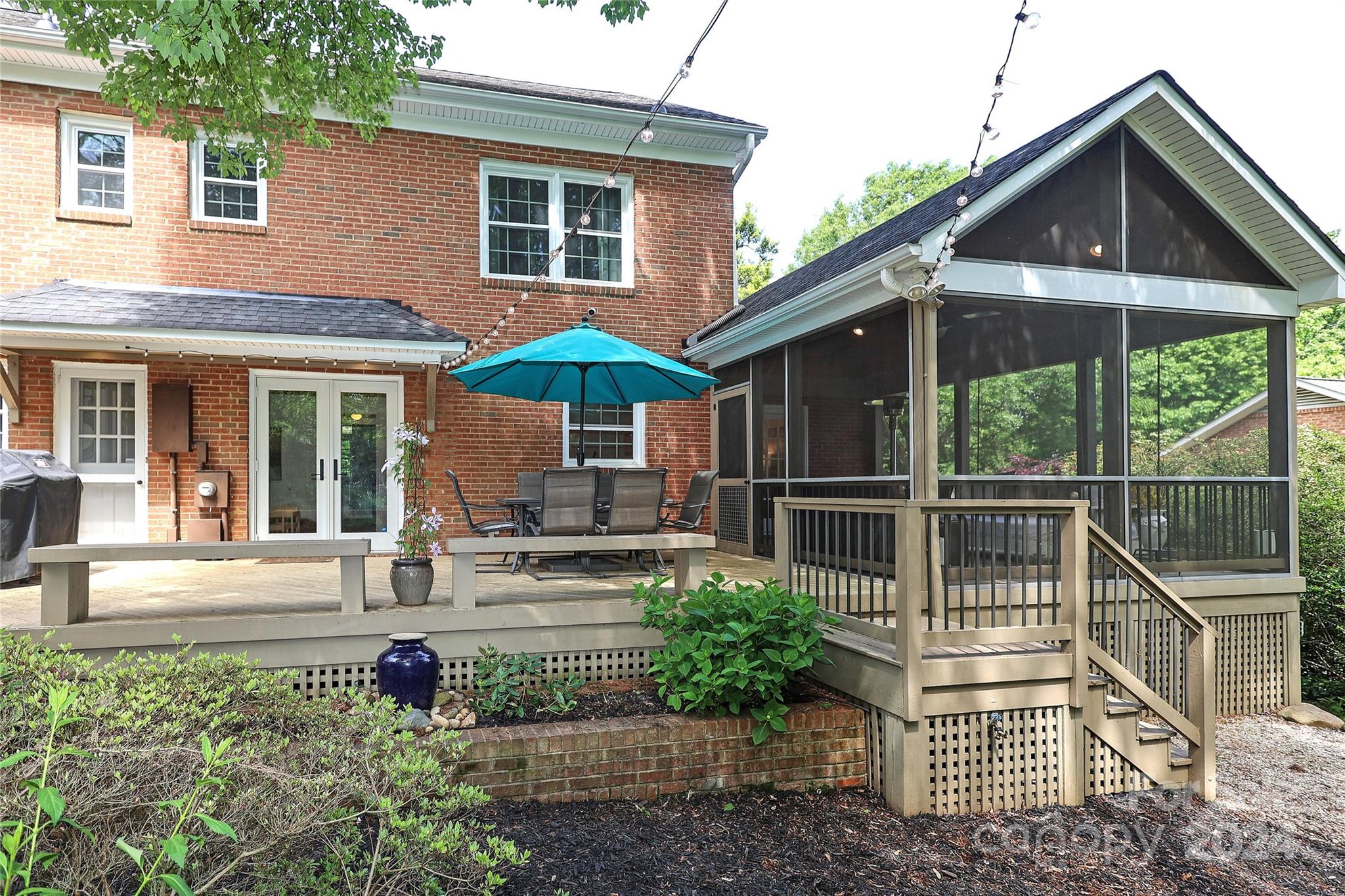 2318 Valencia Terrace