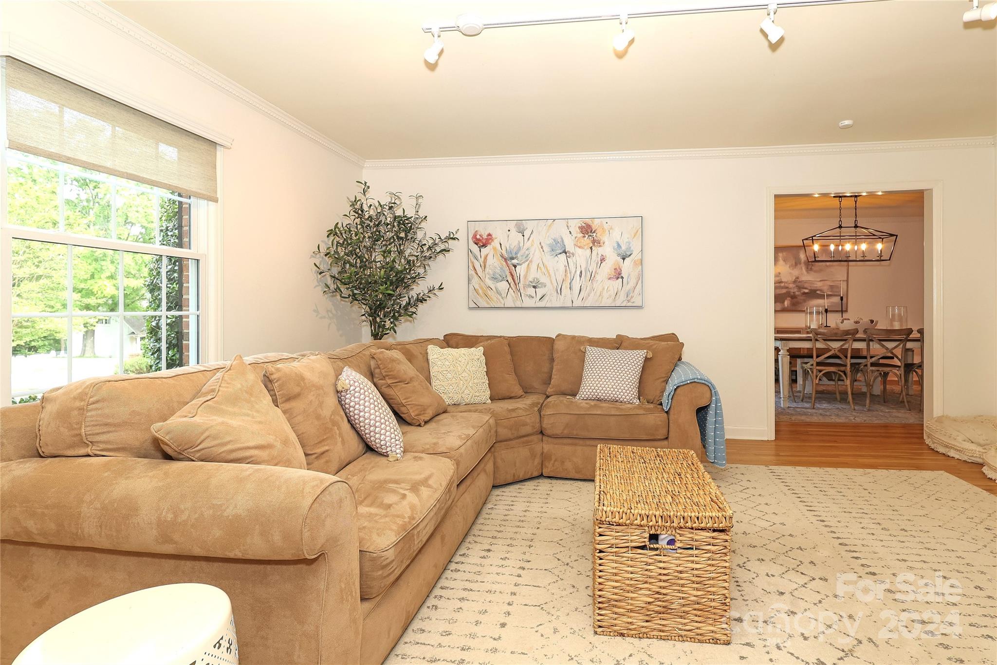 2318 Valencia Terrace