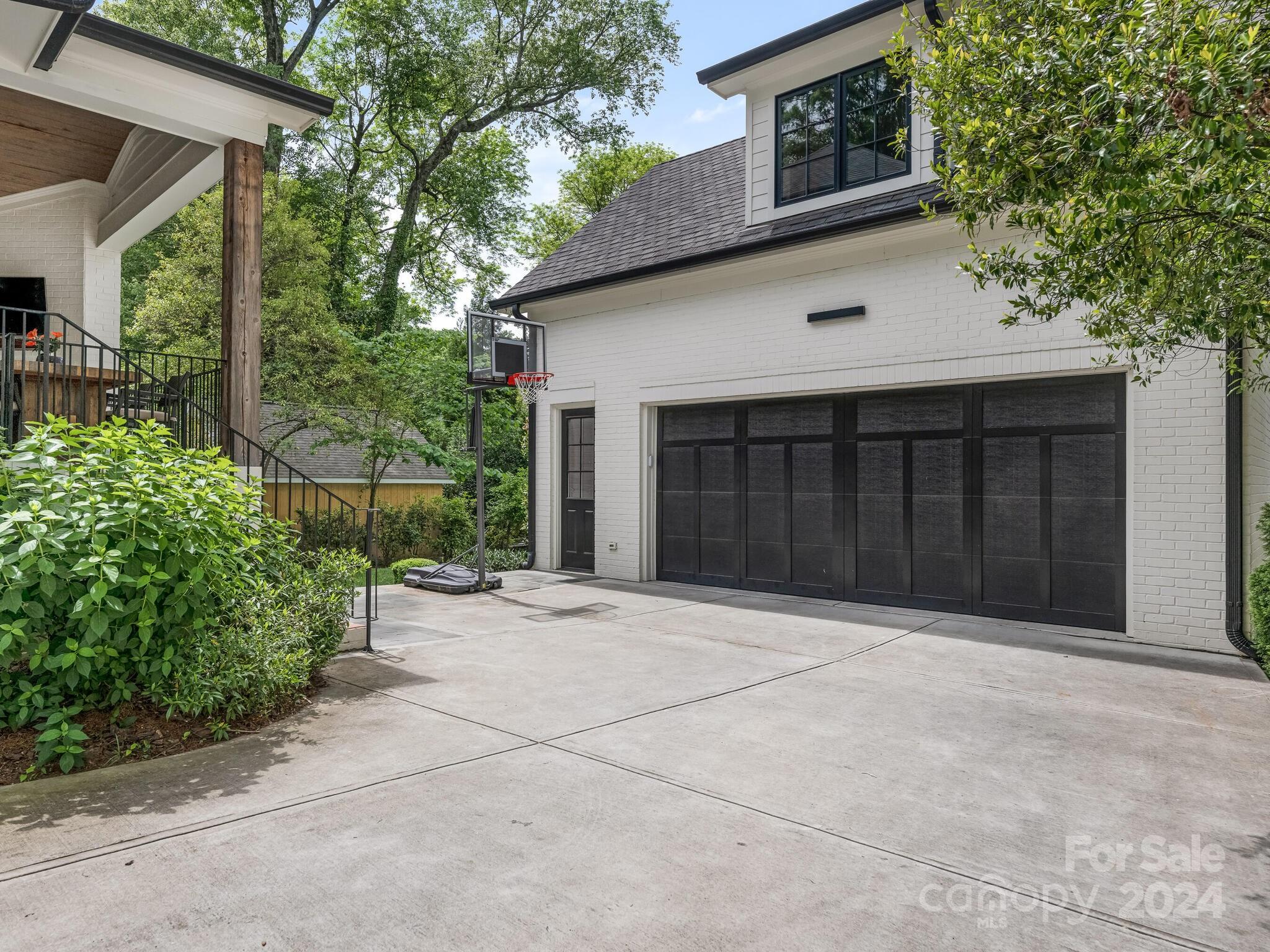 700 Cherokee Road