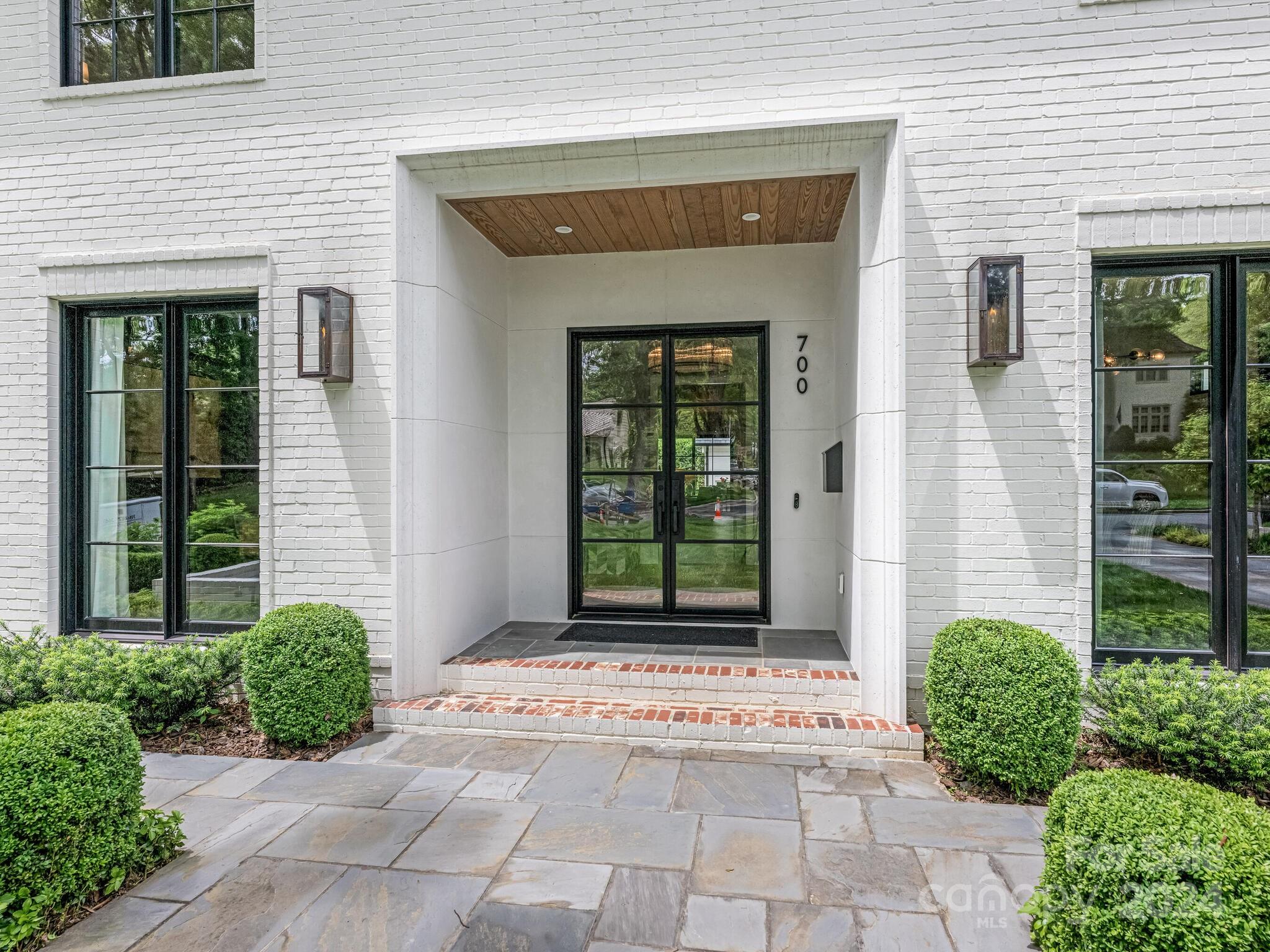 700 Cherokee Road