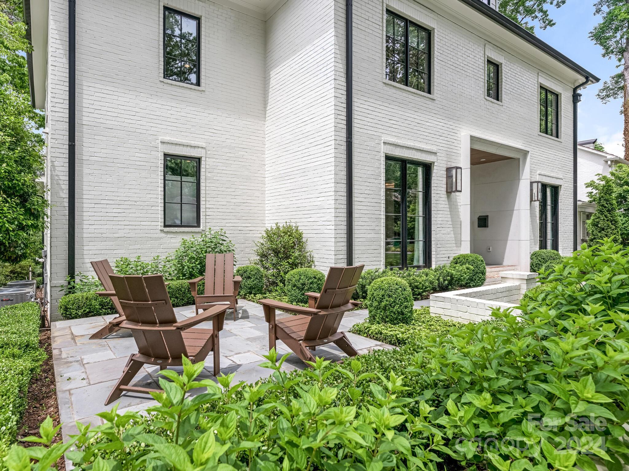 700 Cherokee Road