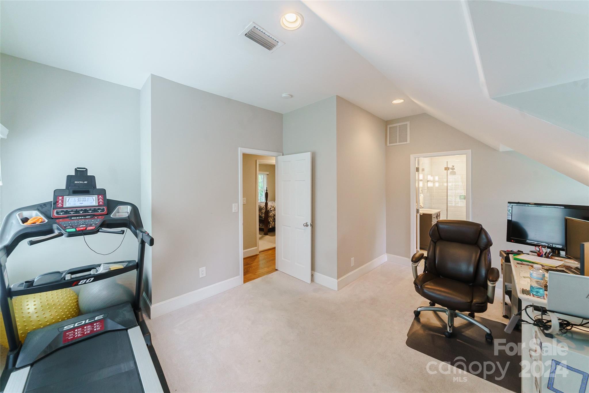 3924 Huntcliff Drive